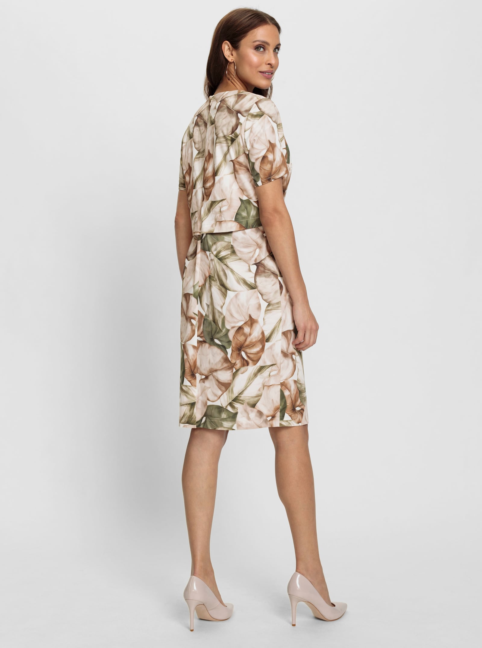 Etuikleid im Blätter-Dessin - ecru-khaki-bedruckt