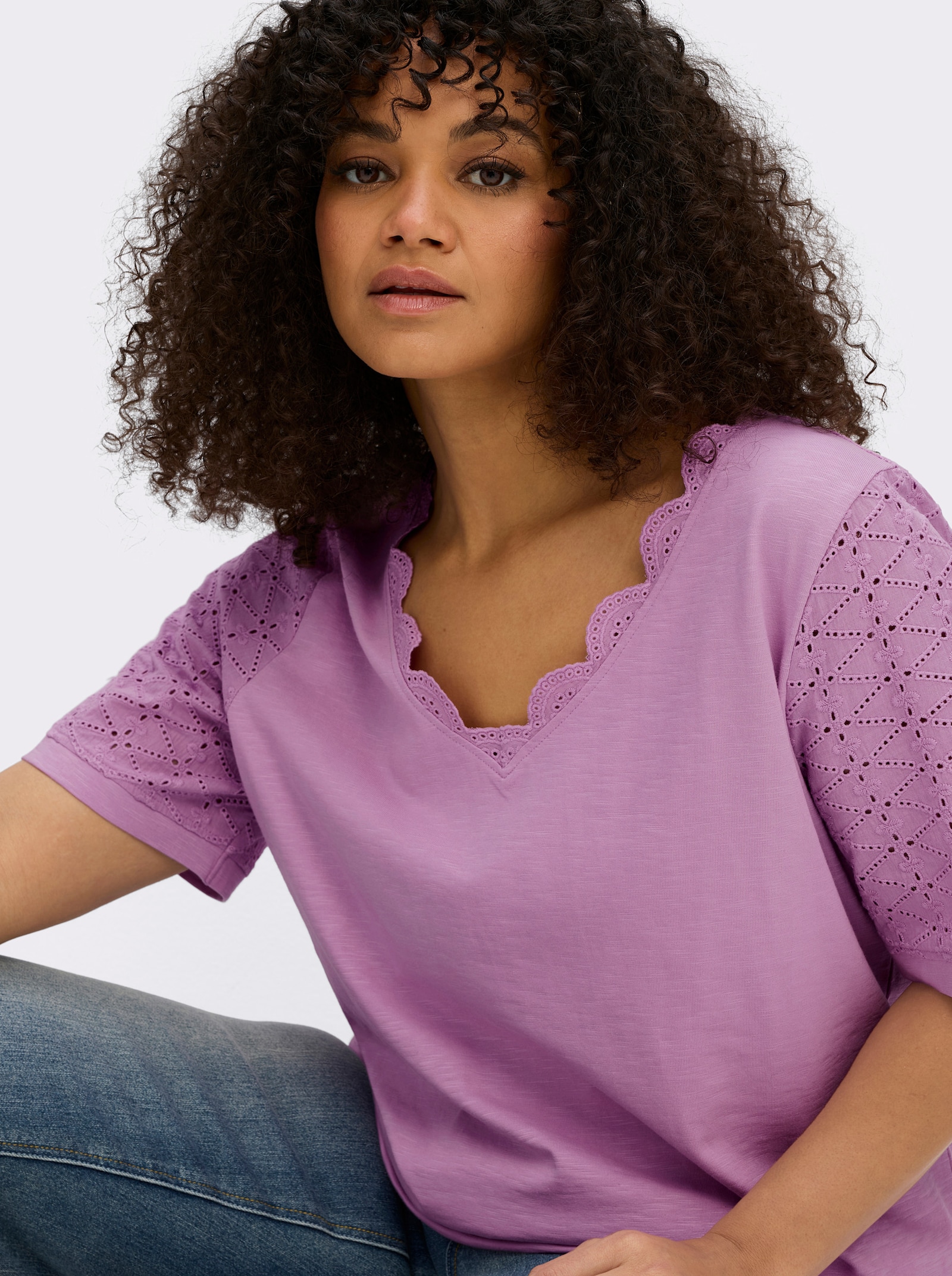 sheego by Joe Browns Shirt met V-hals, ajourwerk en schulprand - orchidee