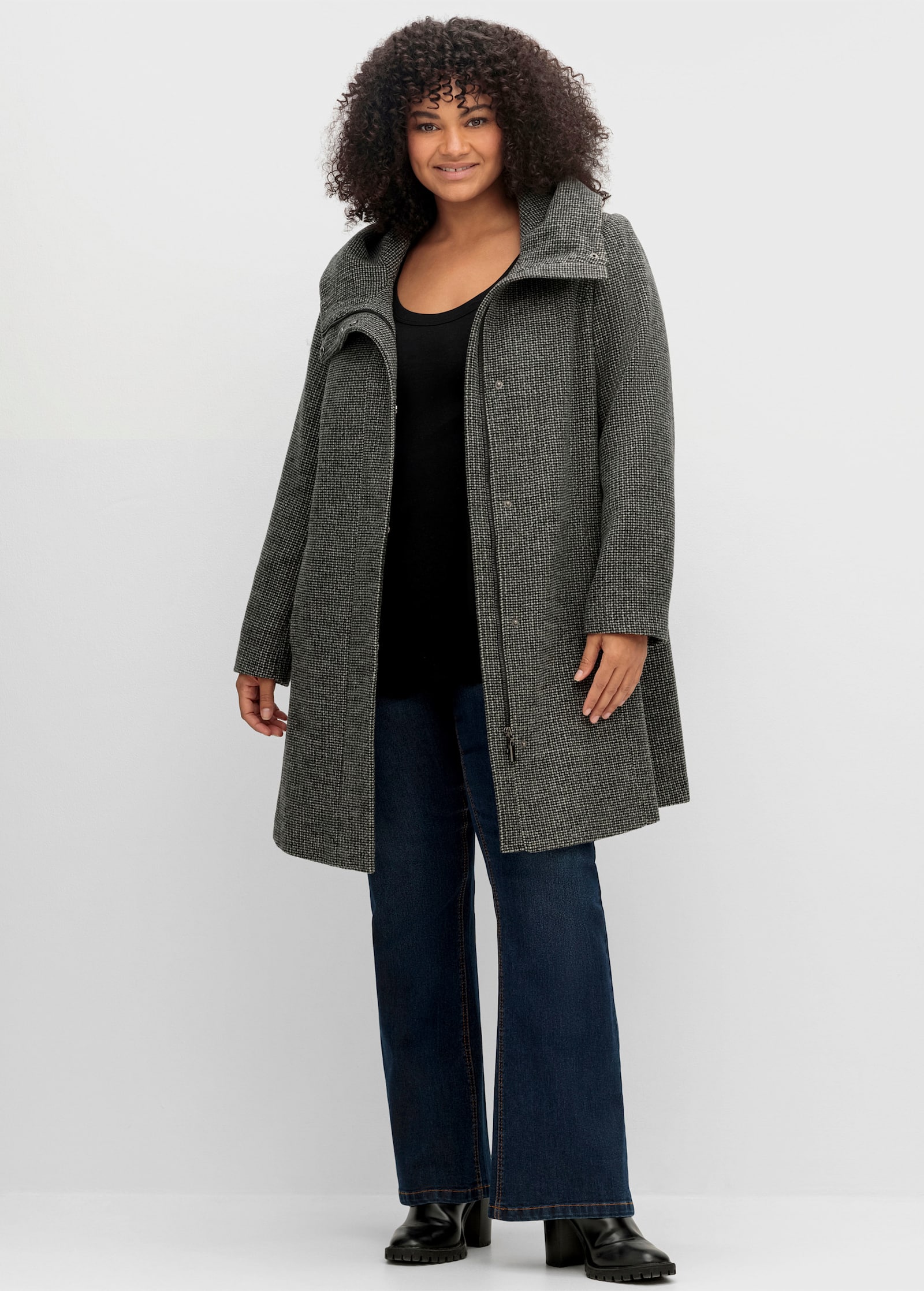 sheego Manteau. Contient de la laine - noir-blanc