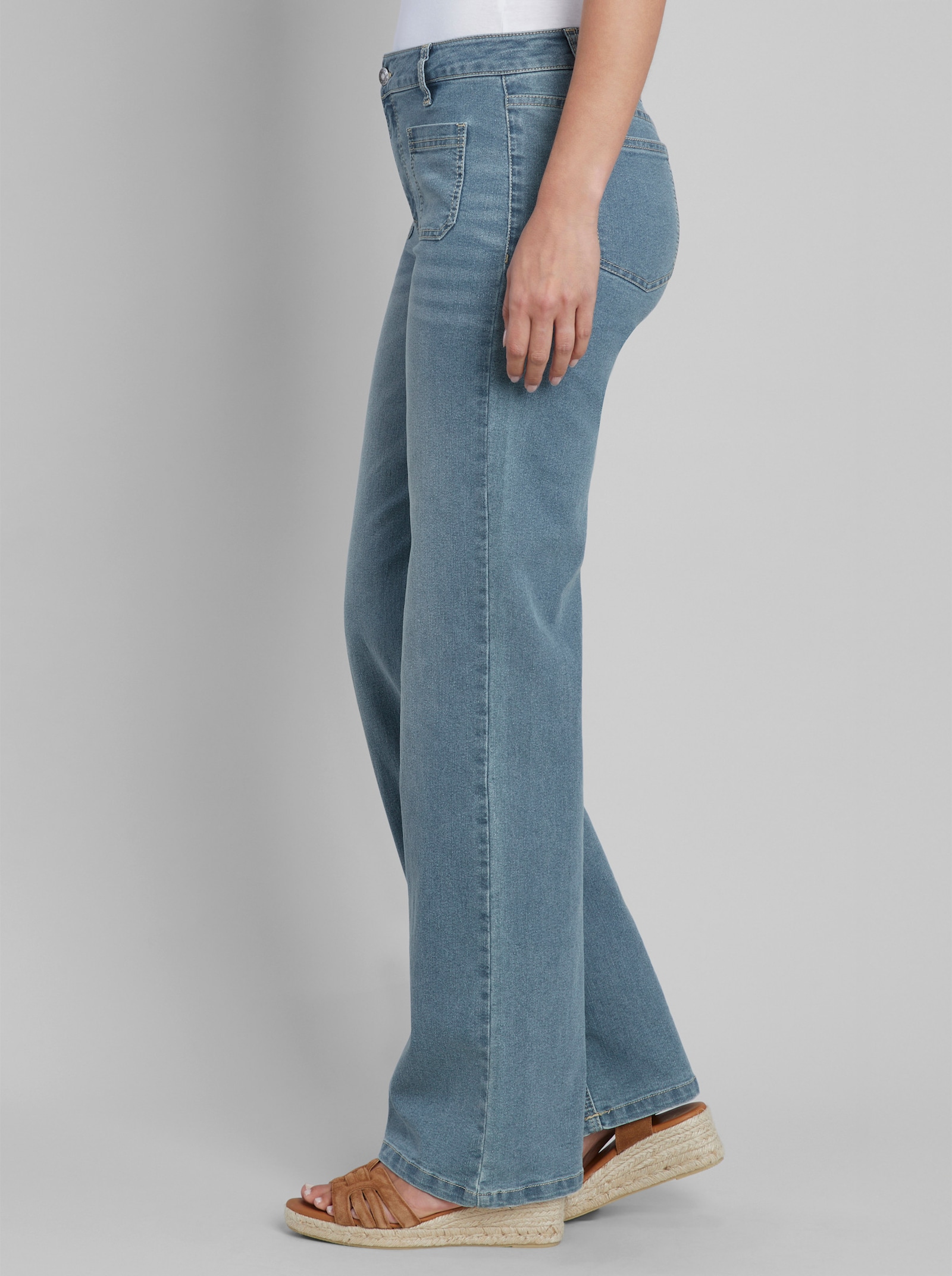 heine Bootcut-Jeans mit aufgesetzten Taschen - blue-bleached