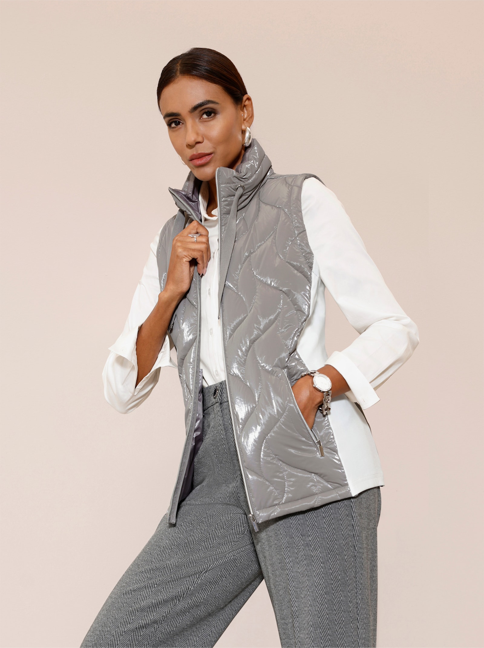 Steppweste mit seitlichen Einsätzen - grau-ecru