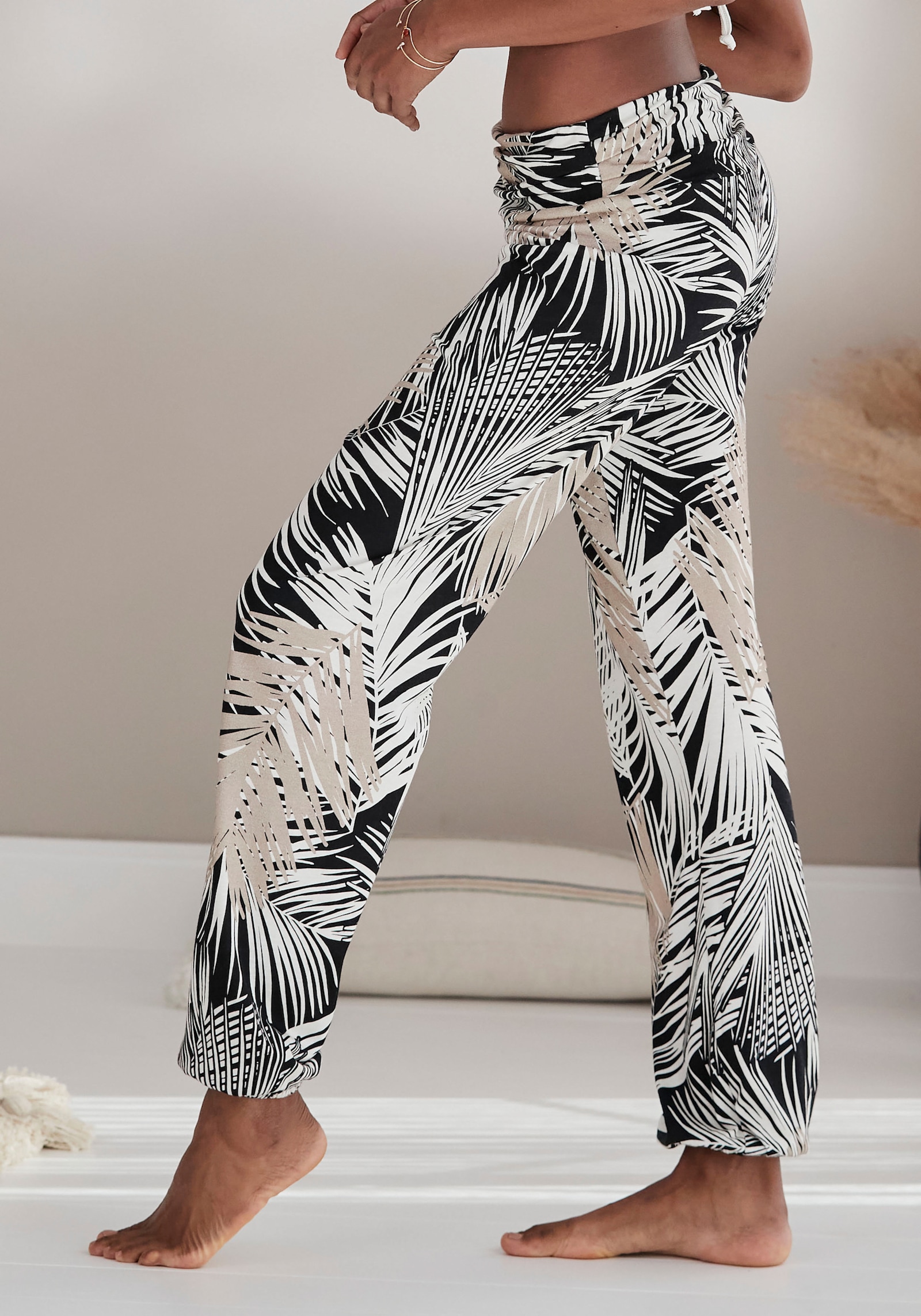 Buffalo Haremshose - schwarz blätterdruck