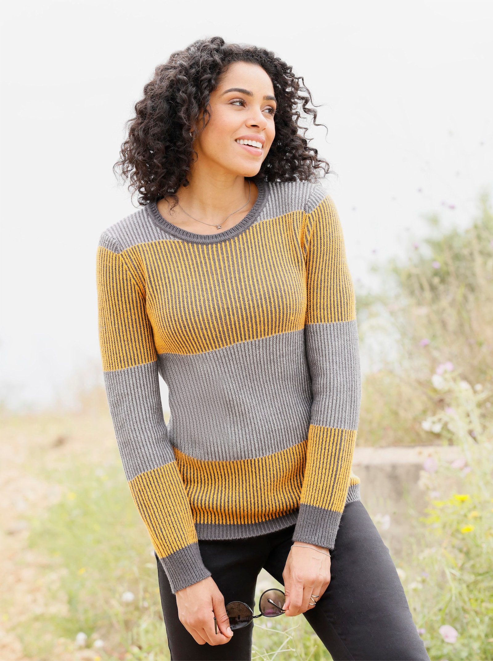 Pulóver, okrúhly výstrih, pruhy - antracitová – melír – okerová – vzor