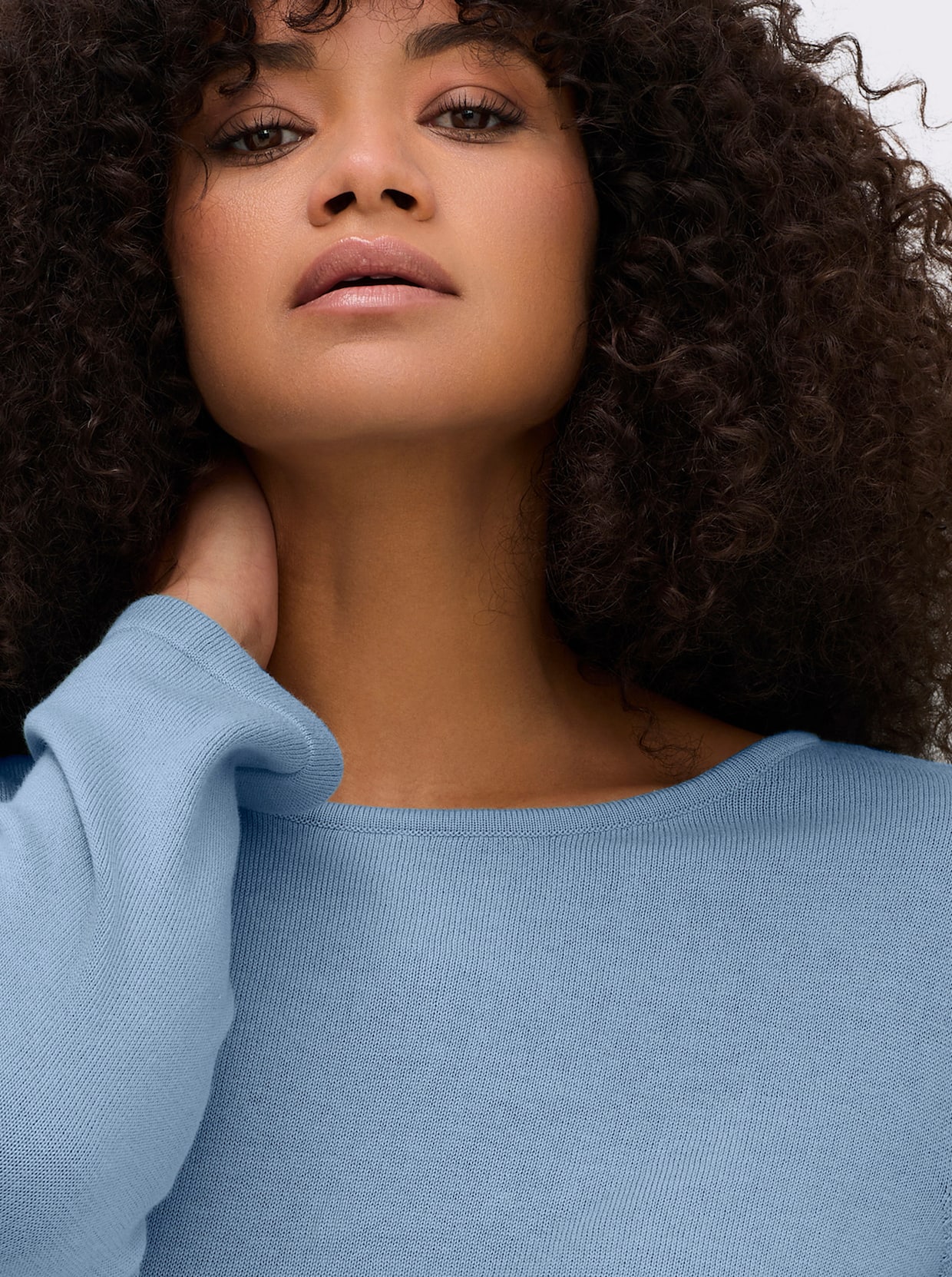 Rundhalspullover mit U-Boot-Ausschnitt - eisblau