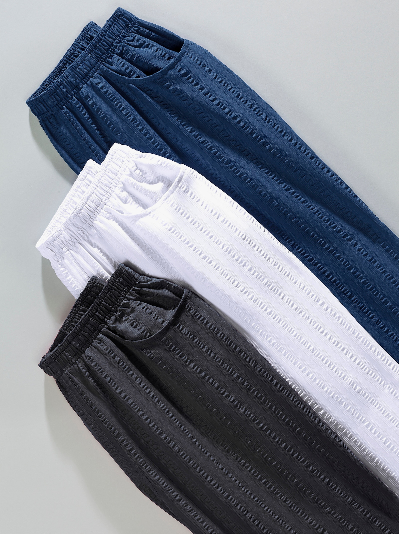 Bermudy z ľahko ošetrovateľného materiálu - čierna