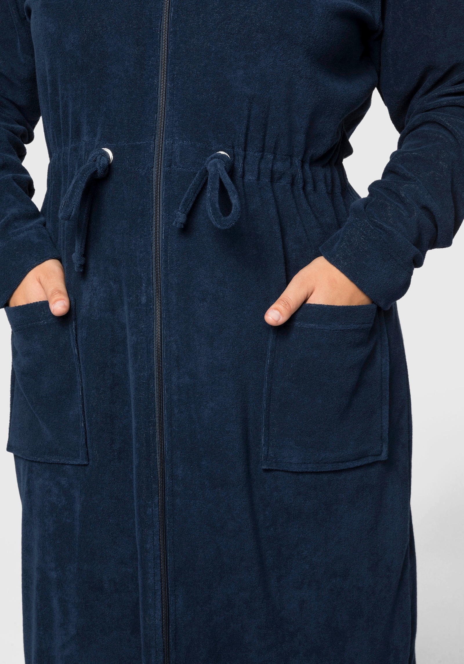 sheego Bademantel mit Kapuze und Reißverschluss - marine