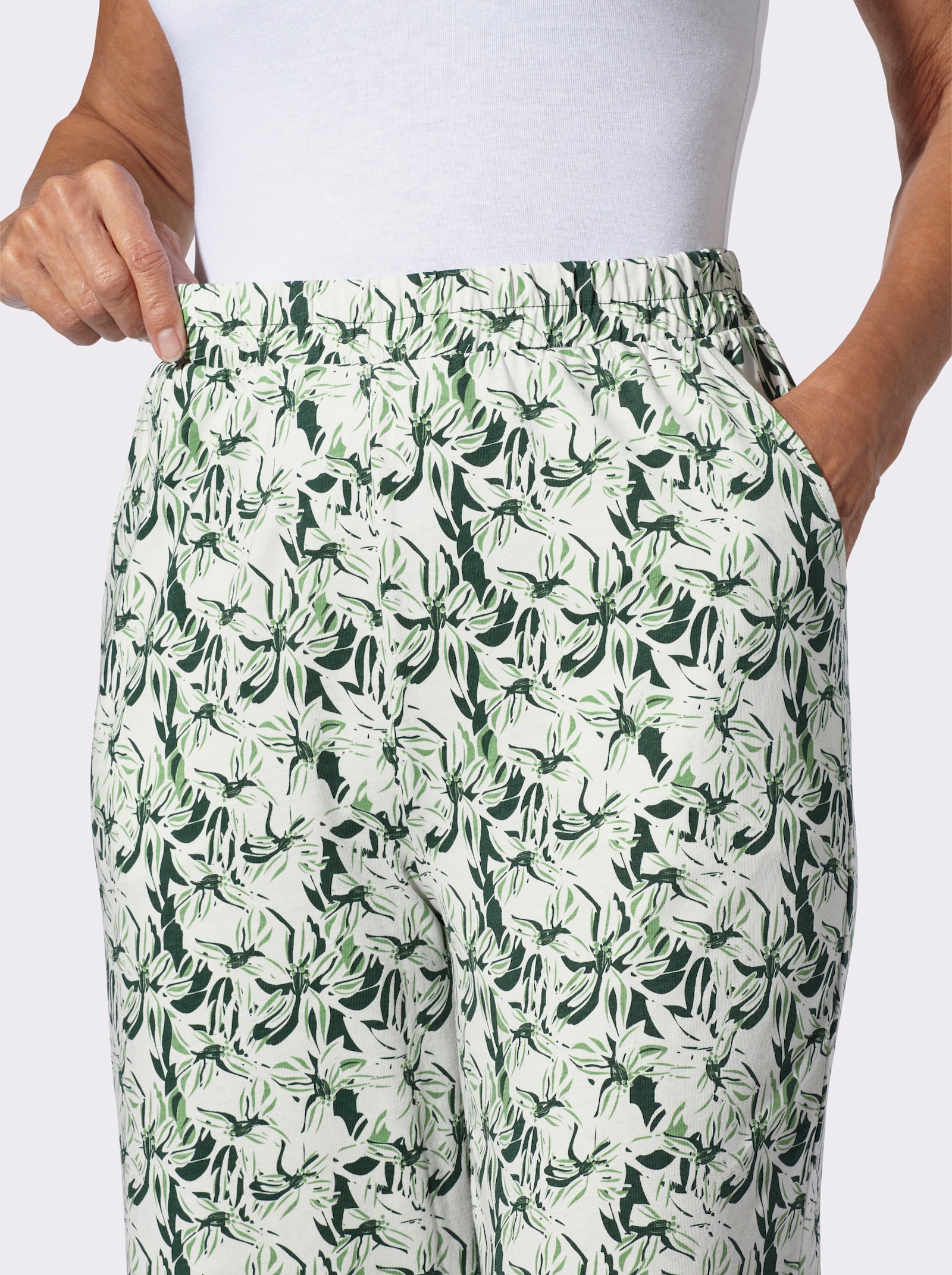 Freizeithose im Blumen-Dessin - ecru-moos-bedruckt