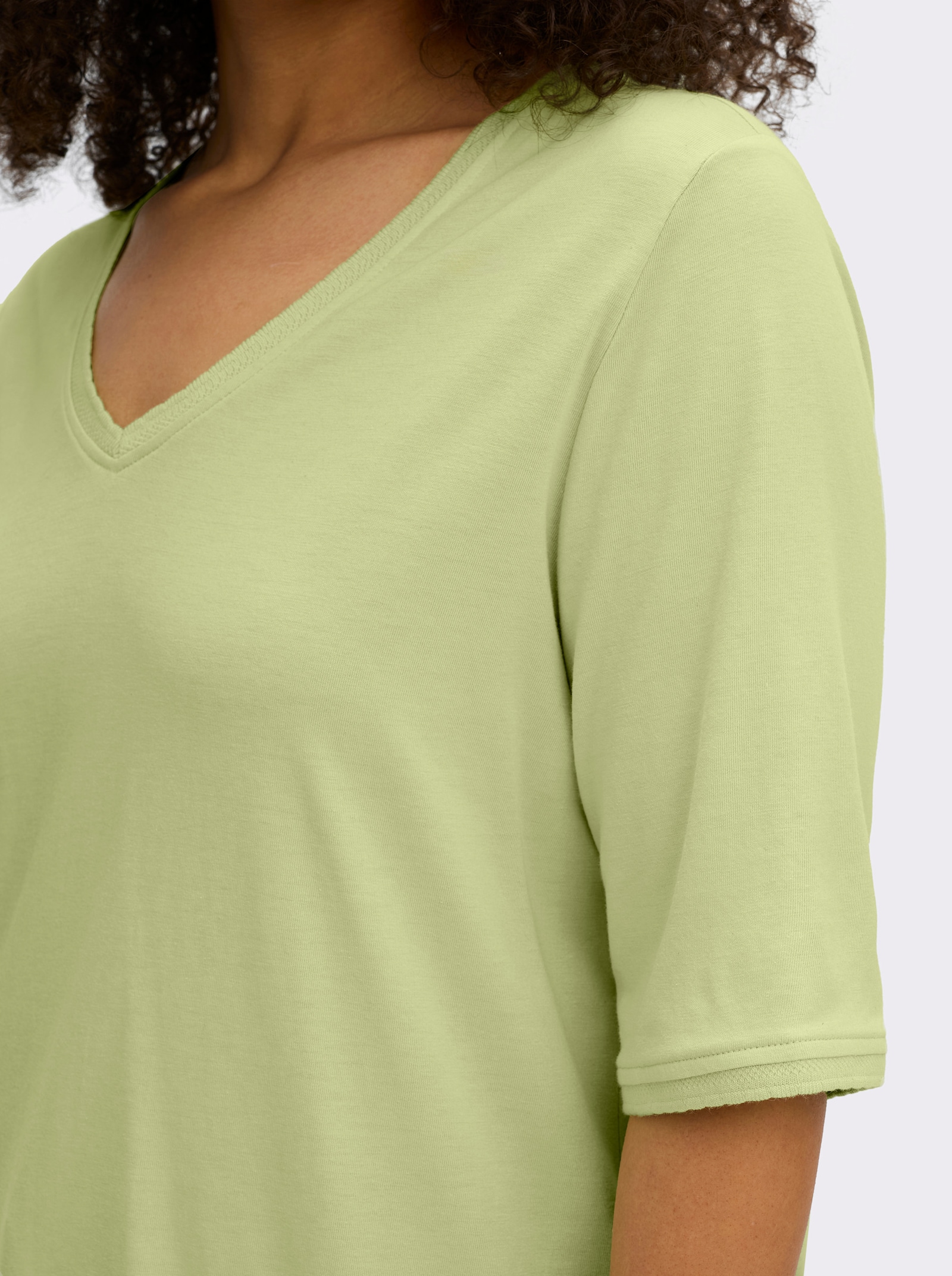 sheego Shirt met ajourband bij de V-hals en op de mouwen - pistache