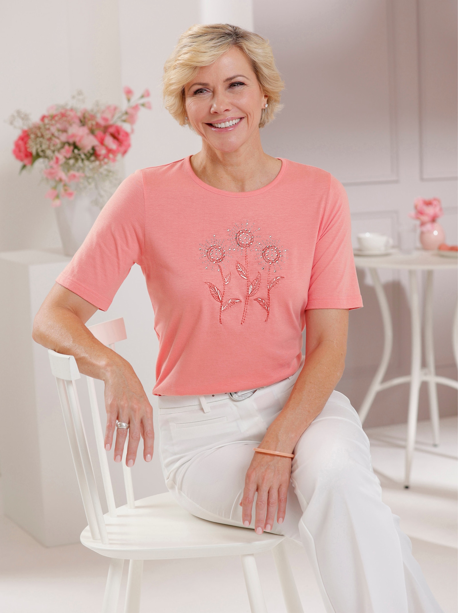 Kurzarmshirt mit Blümchenstickerei - flamingo