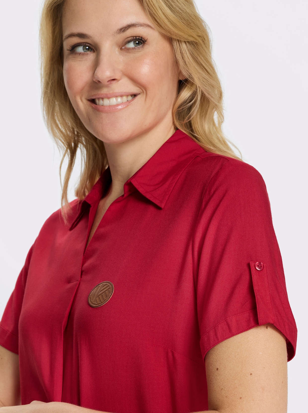 Kurzarmbluse mit Applikation in Leder-Optik - rot