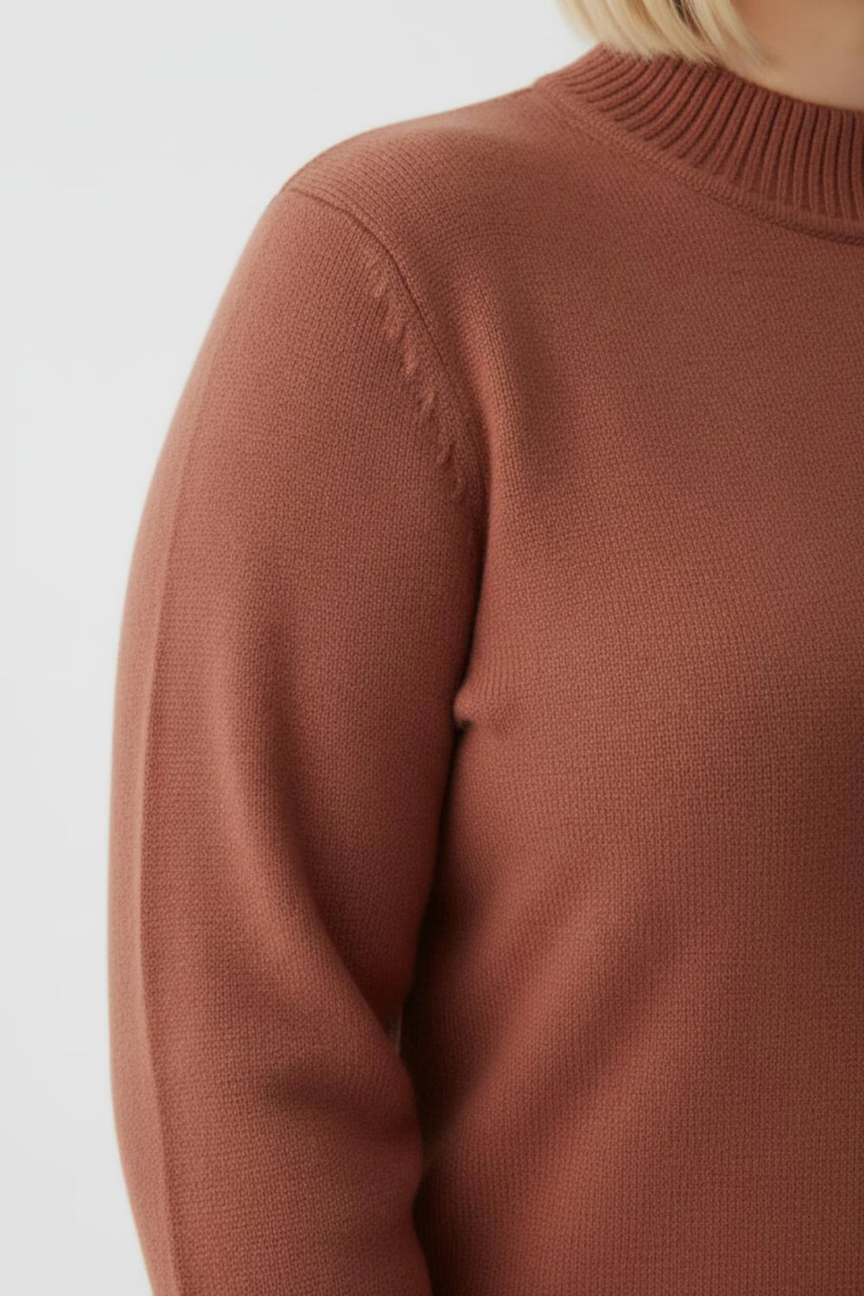 Stehkragenpullover mit Baumwolle - rostrot