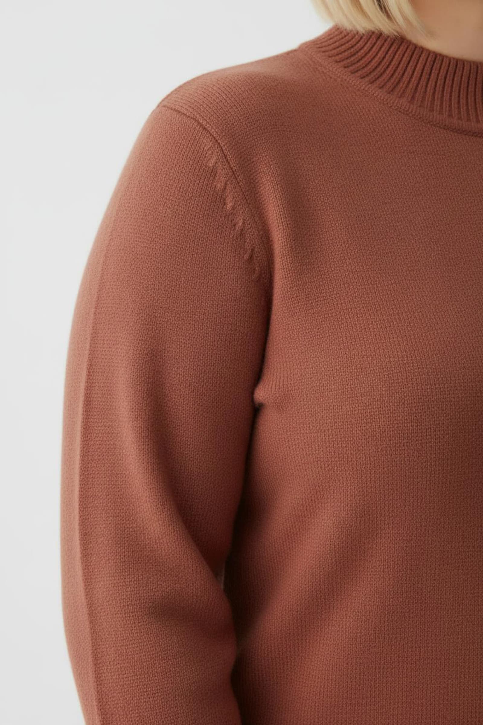 Stehkragenpullover mit Baumwolle - rostrot