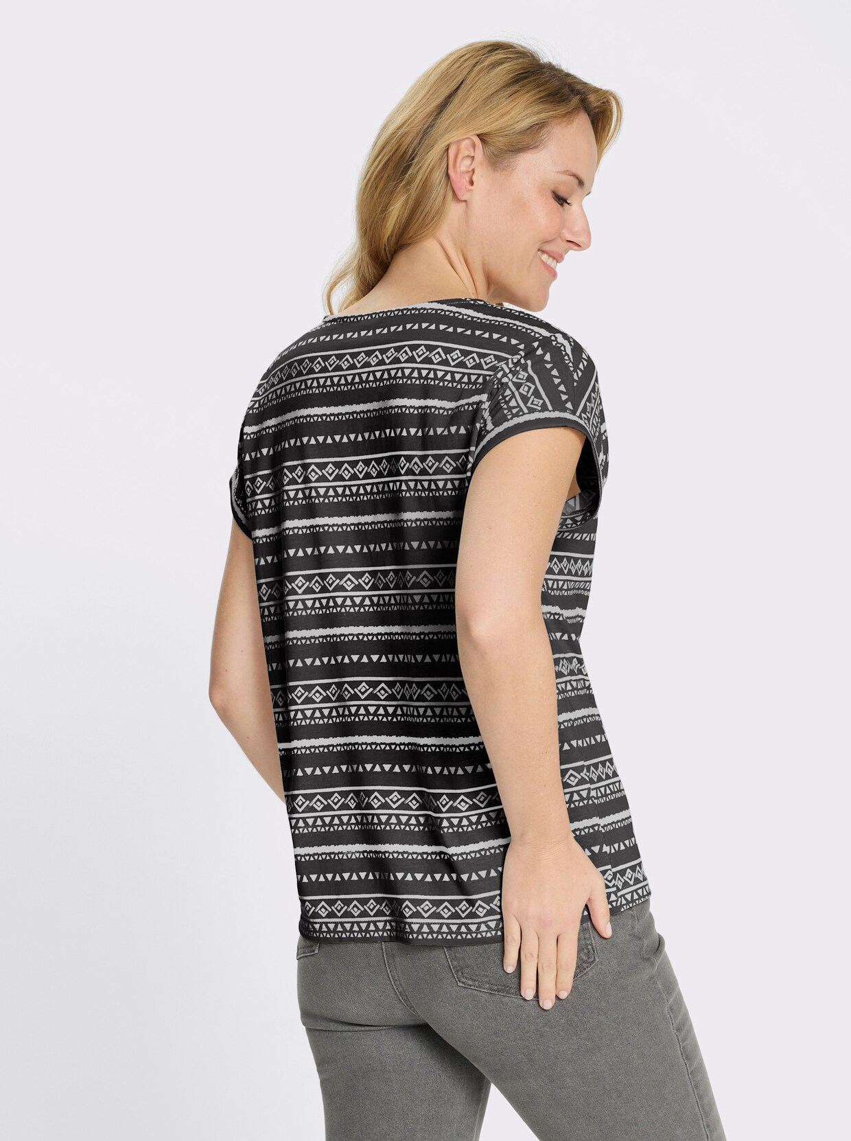 Kurzarmshirt mit überschnittenen Schultern - schwarz-ecru-bedruckt