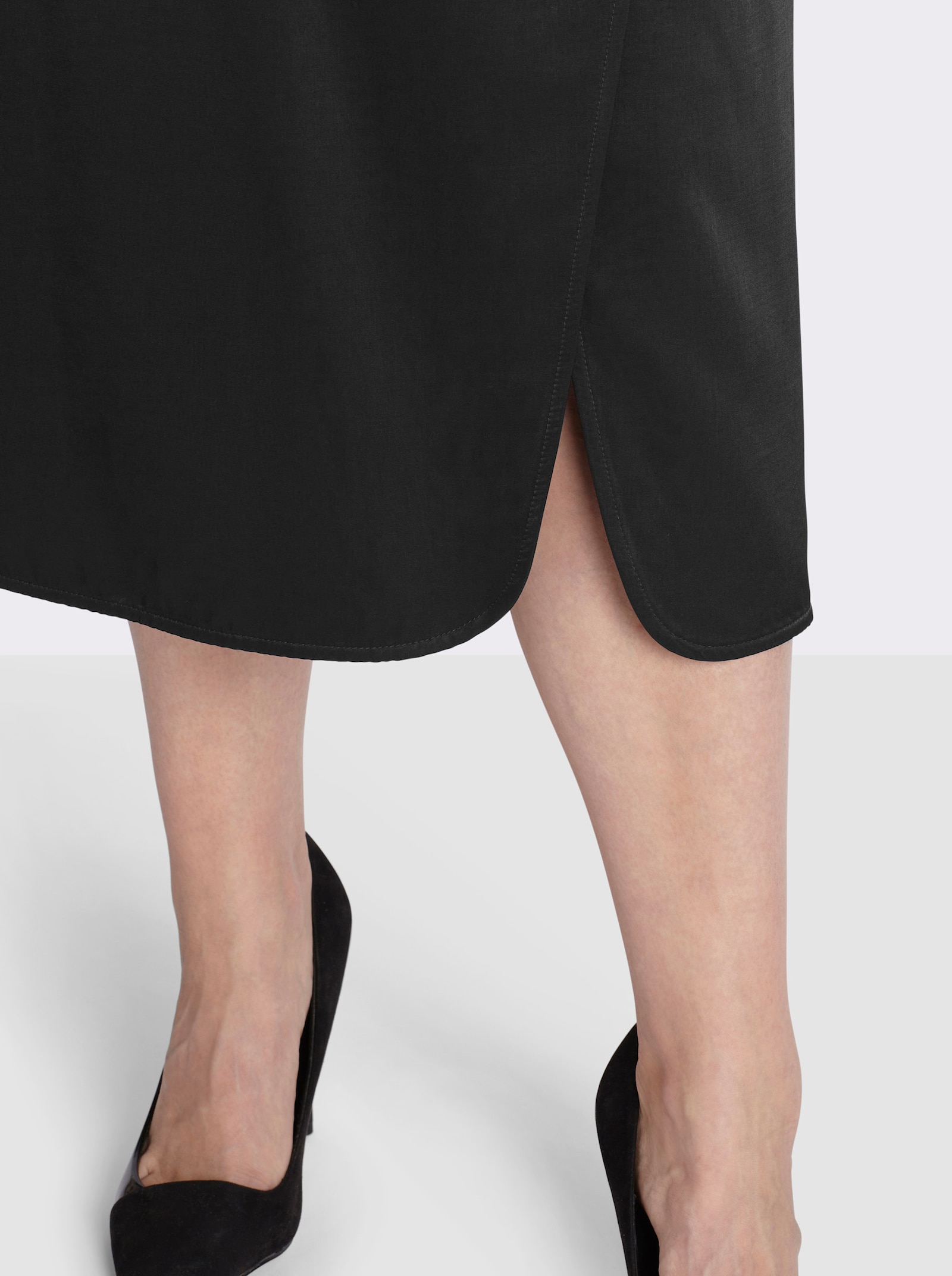 sheego Satinrock in Wickeloptik - schwarz