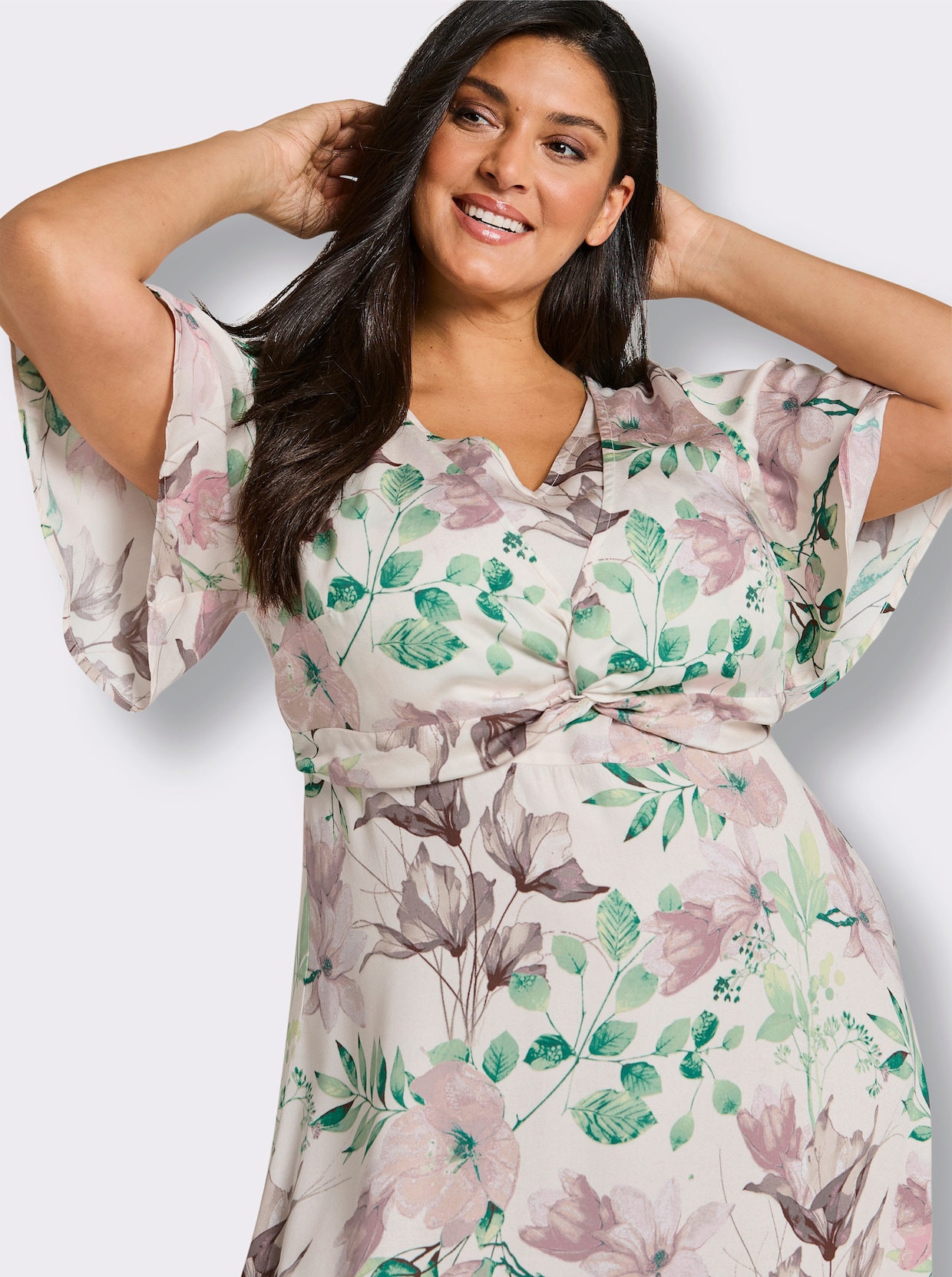 sheego Blumenkleid mit Flügelärmeln und Knotendetail - champagner-puder-bedruckt