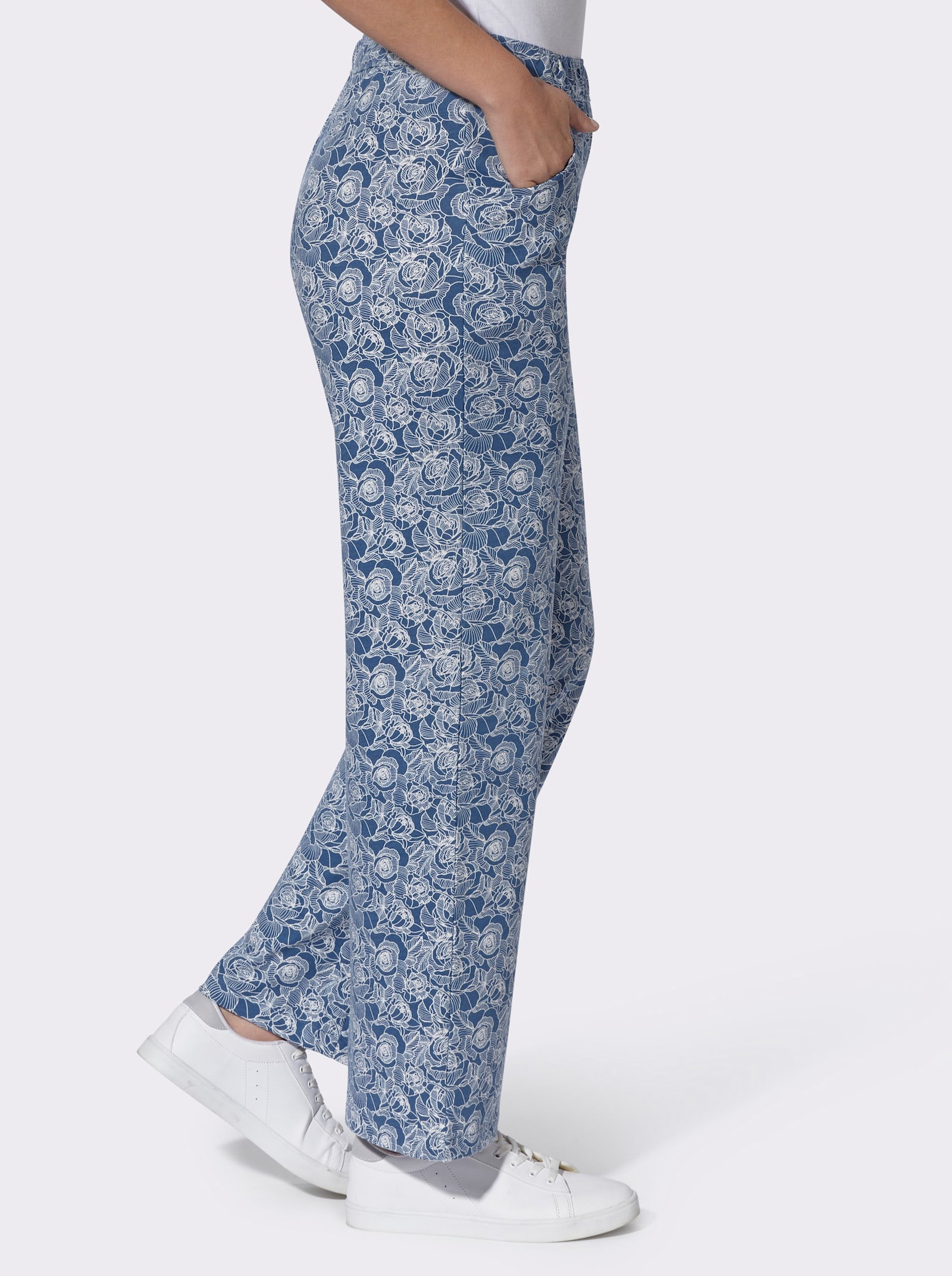 Freizeithose im floralen Dessin - jeansblau-ecru-bedruckt