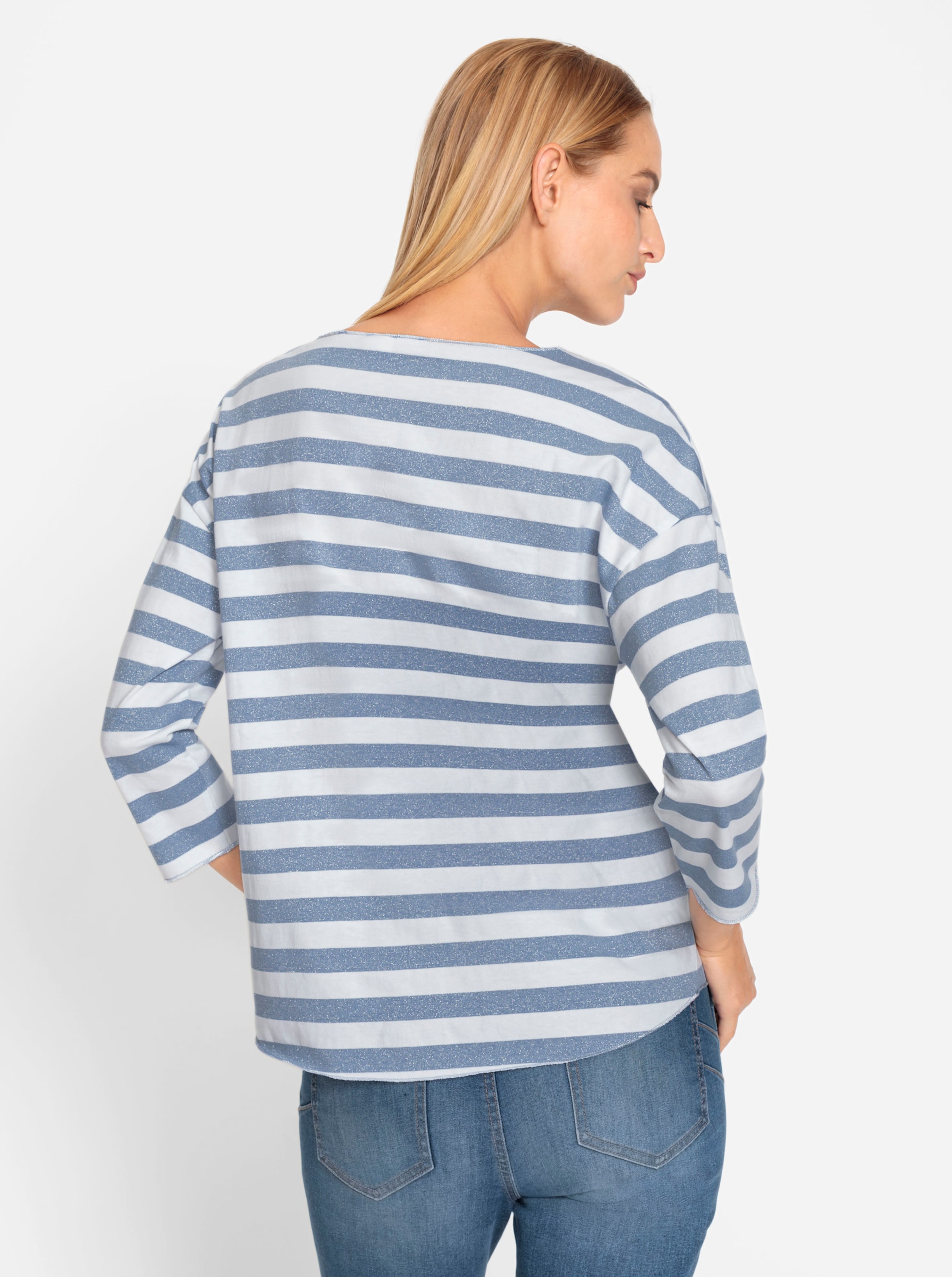 Gestreift günstig Kaufen-T-Shirt in bleu-weiß-gestreift von heine. T-Shirt in bleu-weiß-gestreift von heine <![CDATA[T-Shirt Ganz up-to-date mit glänzendem Effektgarn im Streifen-Look. Mit V-Ausschnitt, überschnittener Schulter und 3/4-Arm. Mit offenen Kanten und leic