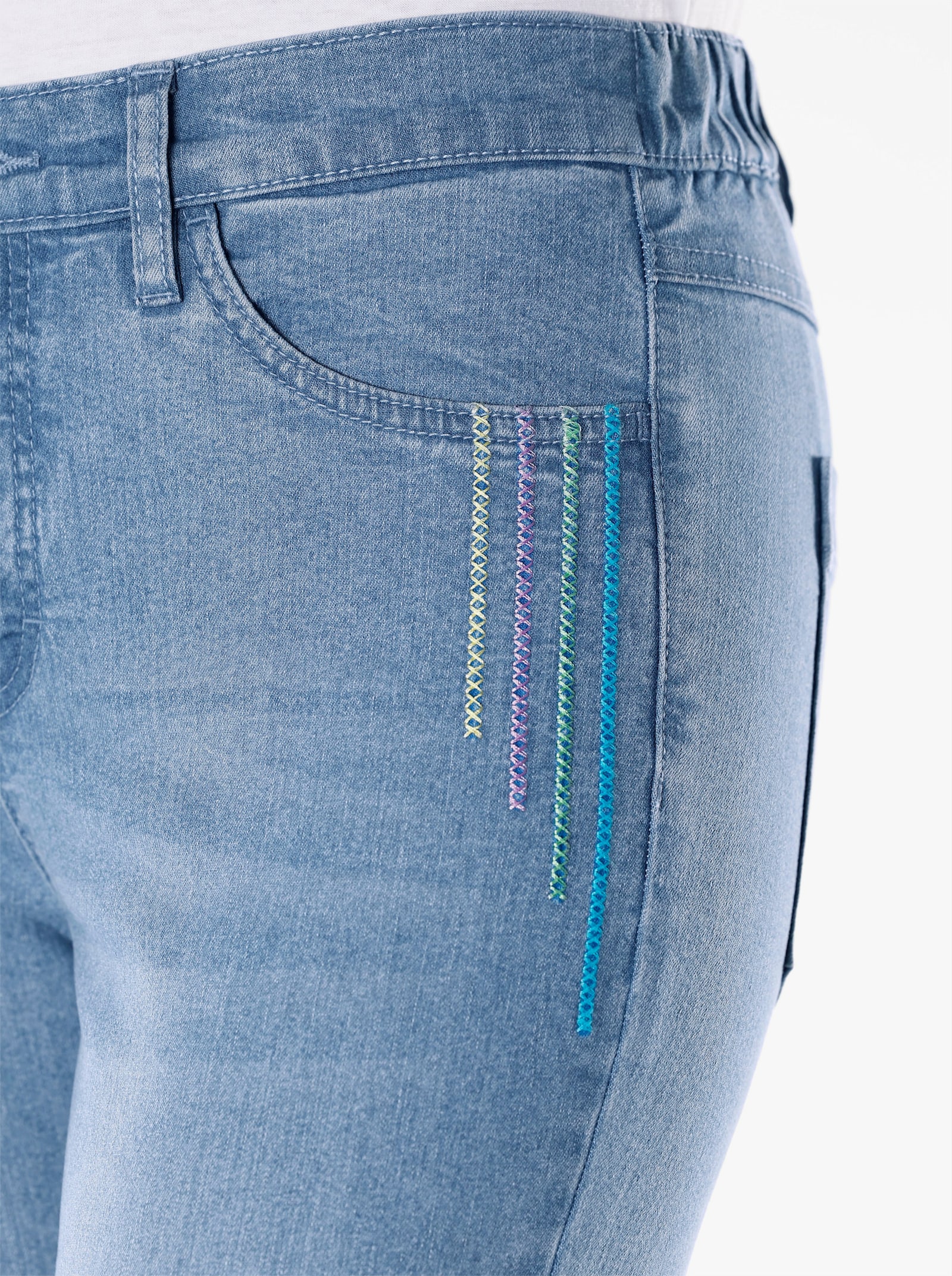 Džíny s výšivkou na kapsách - bělená modrá