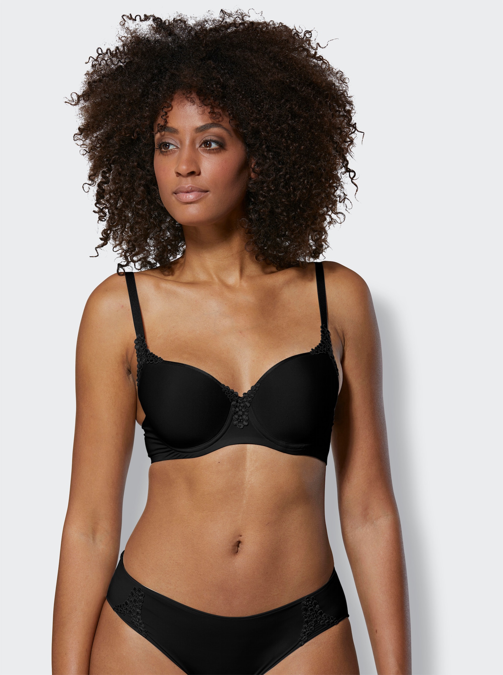 Viania T-shirtbeha met beugel en spacer-cups - zwart