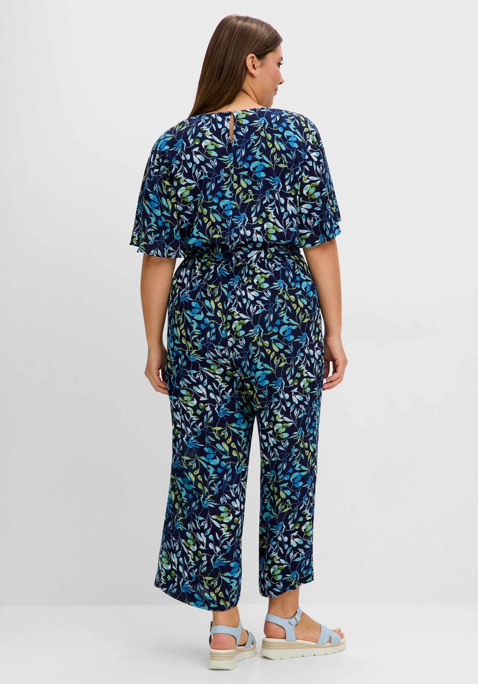 sheego Overall in Wickeloptik, mit Cut-out-Ärmeln - tiefblau-bedruckt