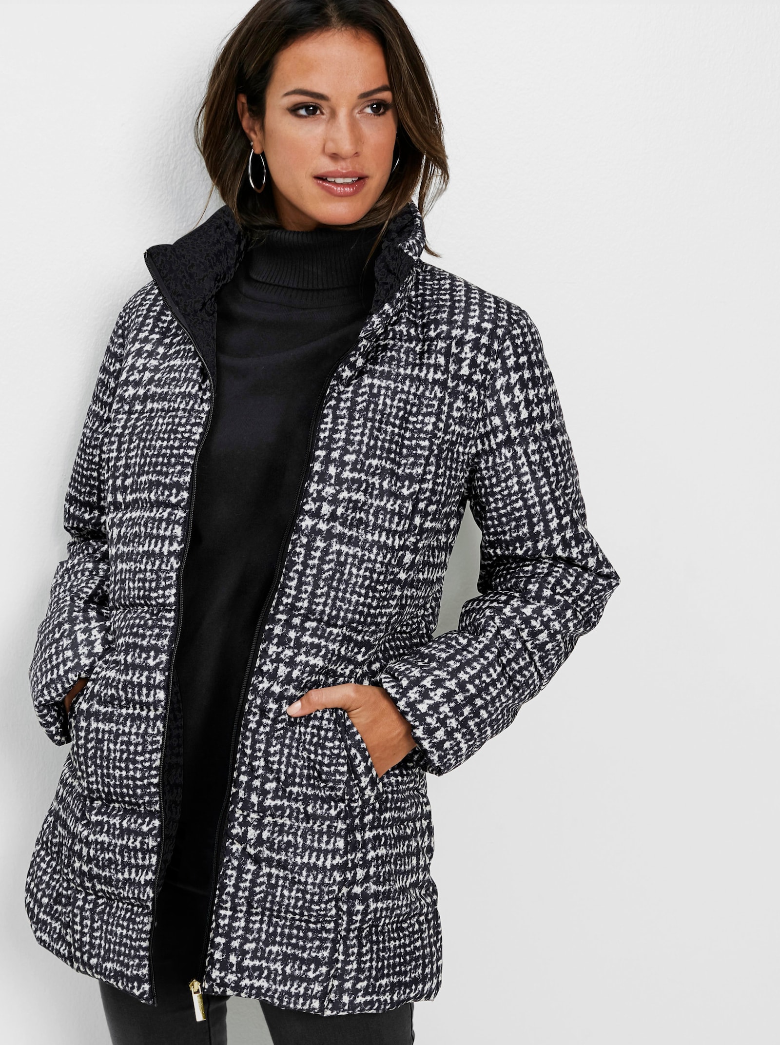 Keerbaar jack van gewatteerd materiaal - zwart/wit geprint