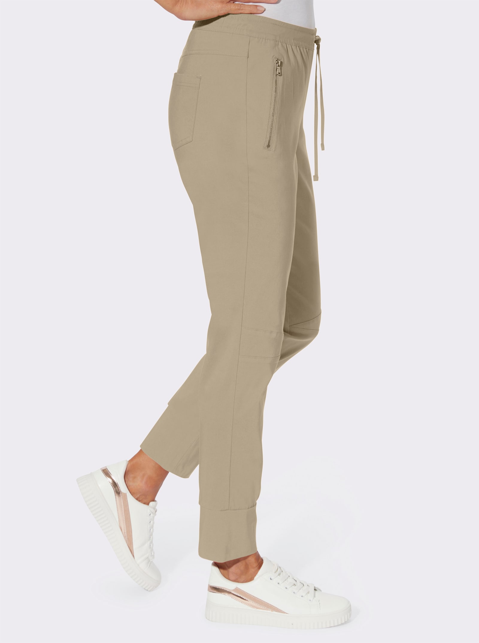 Jogg Pants mit Passformsattel hinten - sand