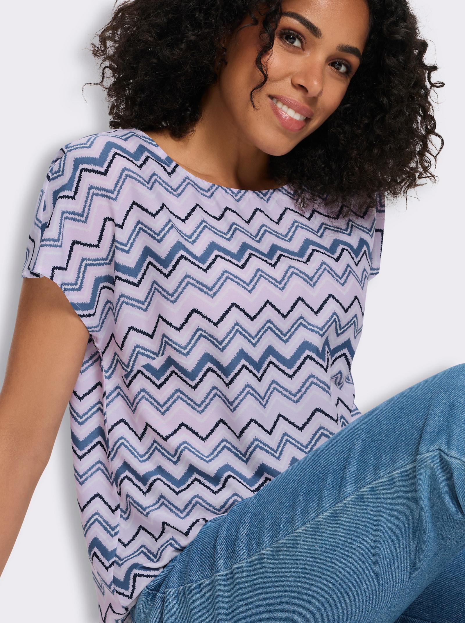 Schlupfbluse mit Zick-Zack-Muster - flieder-jeansblau-bedruckt
