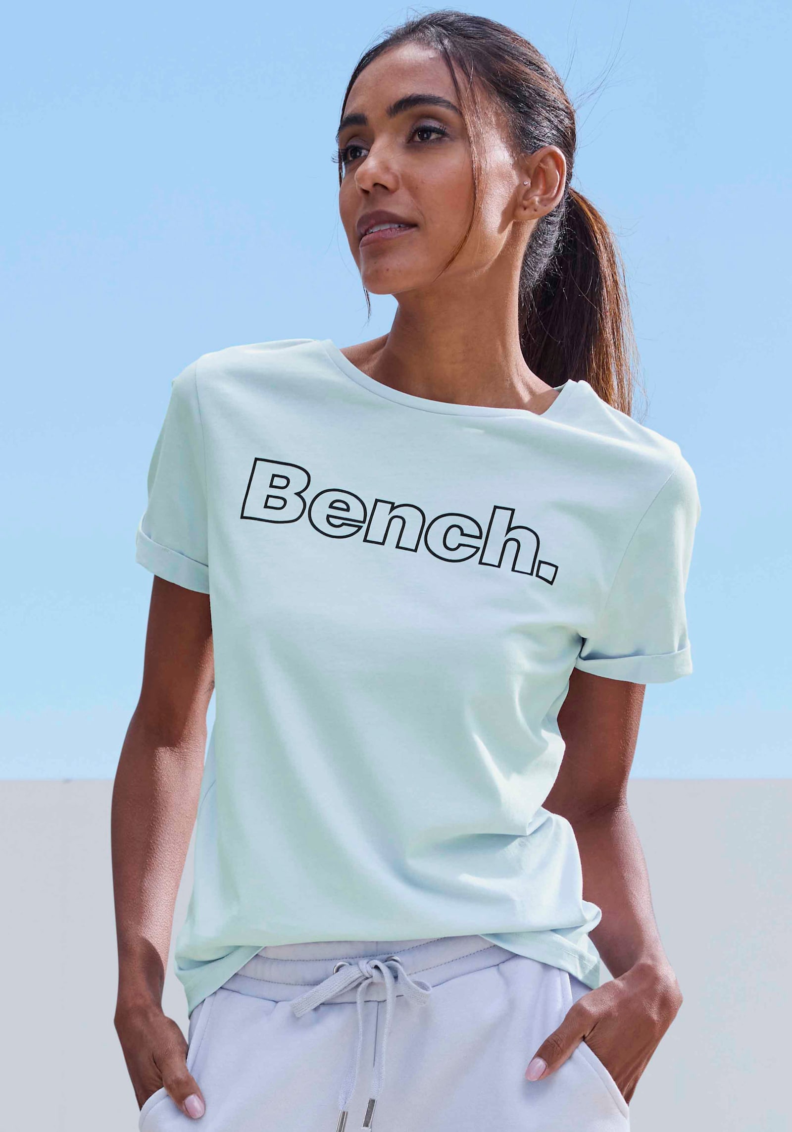 Bench. Loungewear T-Shirt - 1x hell blau, 1x schwarz