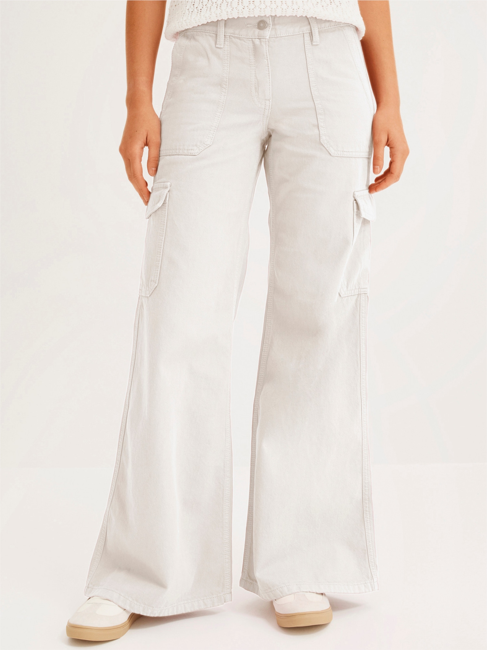 Cargojeans mit weitem Bein - champagner
