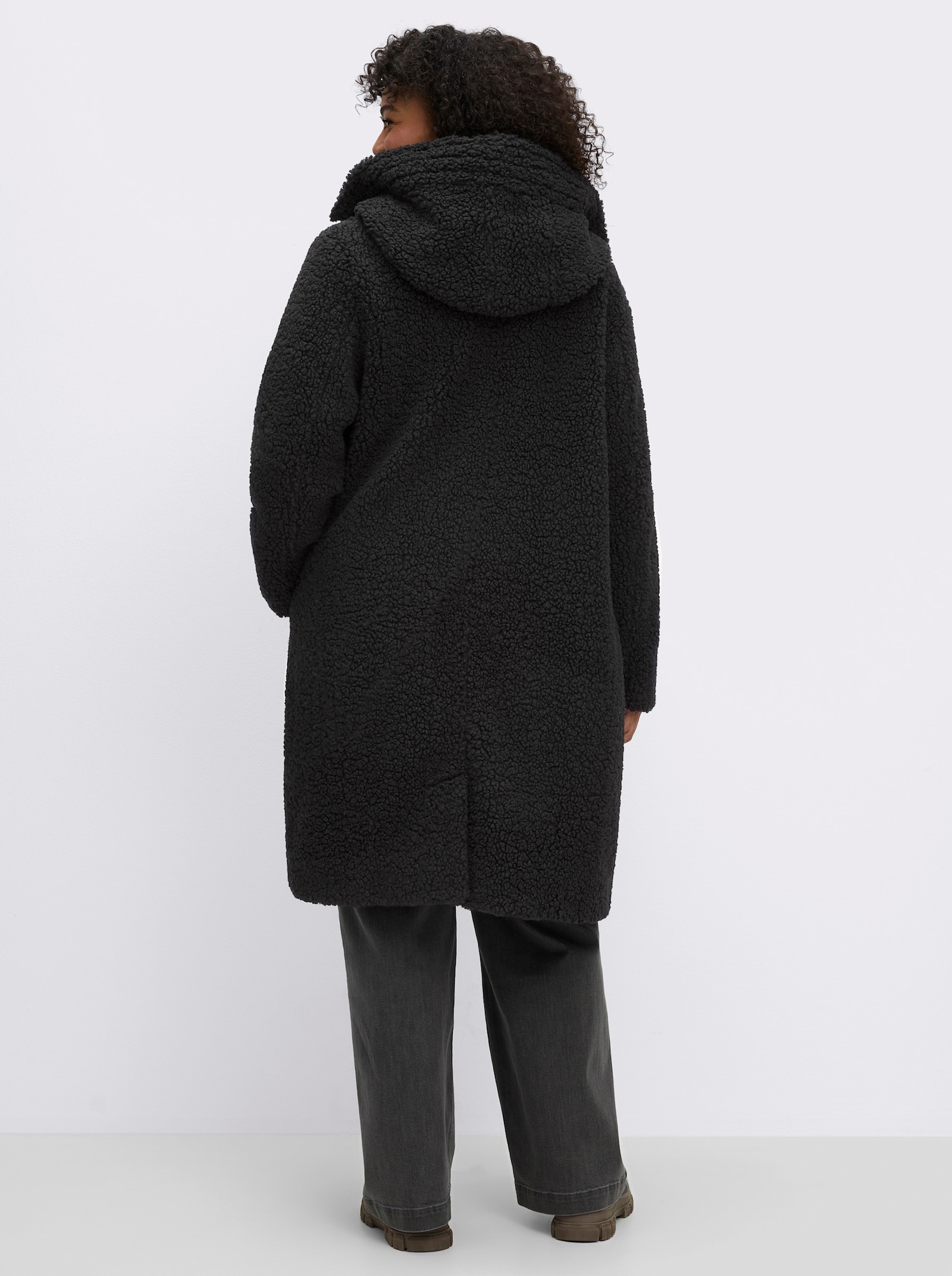 sheego Mantel aus kuscheligem Teddyfleece - schwarz
