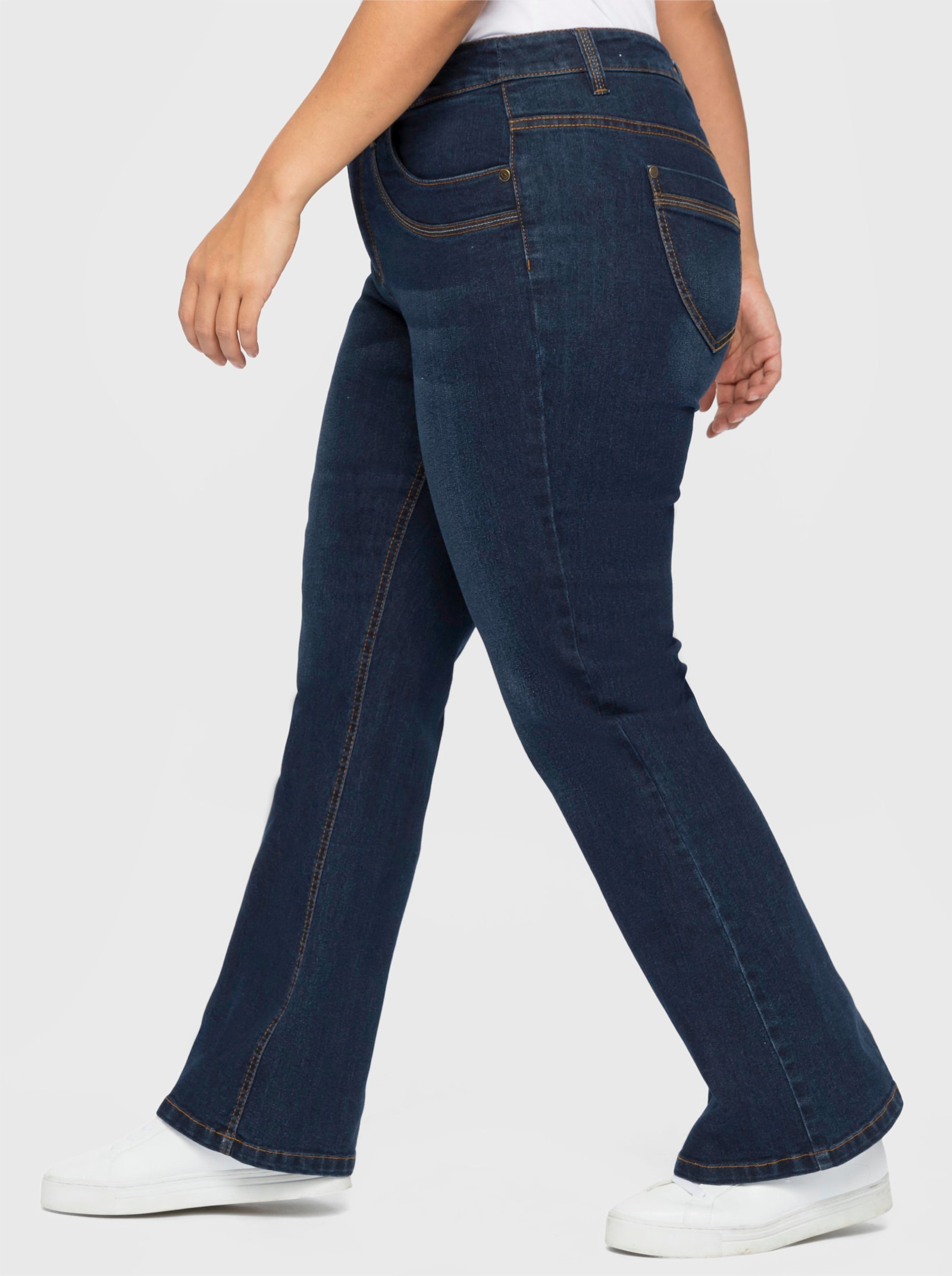 sheego Bootcut-Jeans mit innen regulierbarer Bundweite - dark blue denim