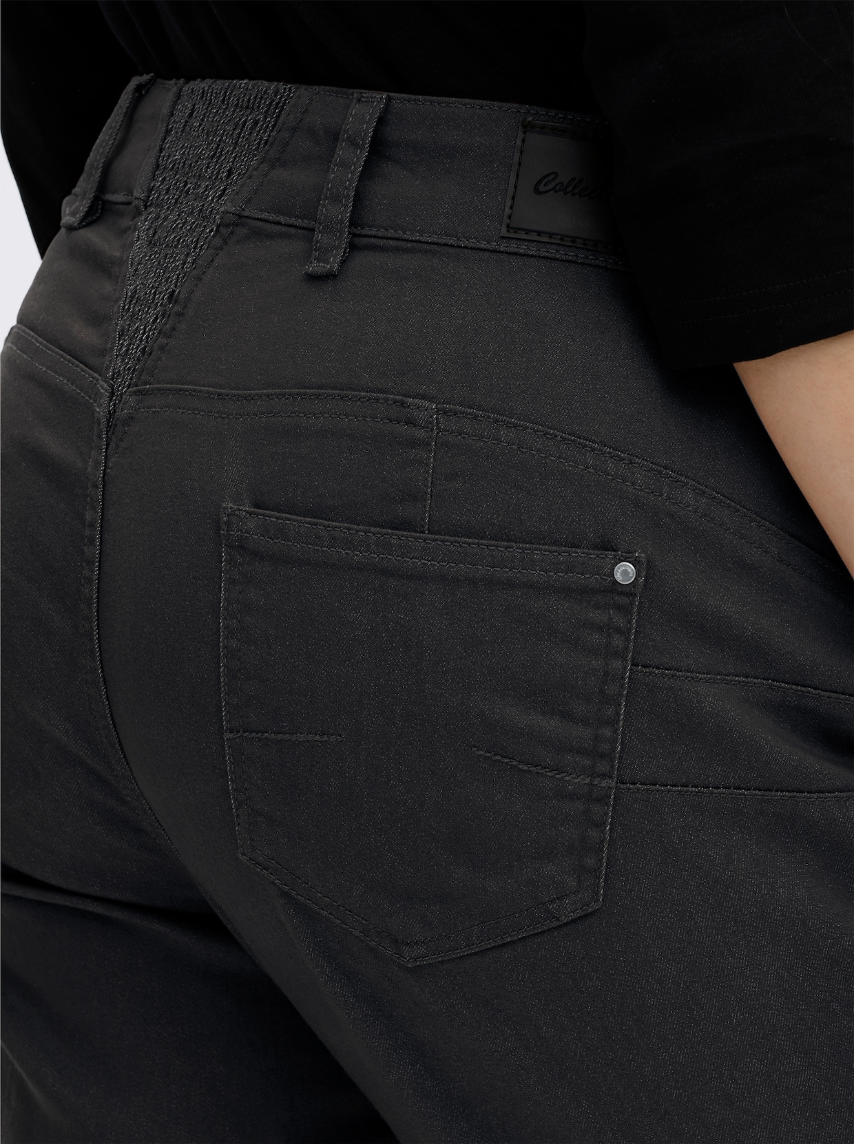 Bootcut-Jeans mit Push-up-Effekt - schwarz