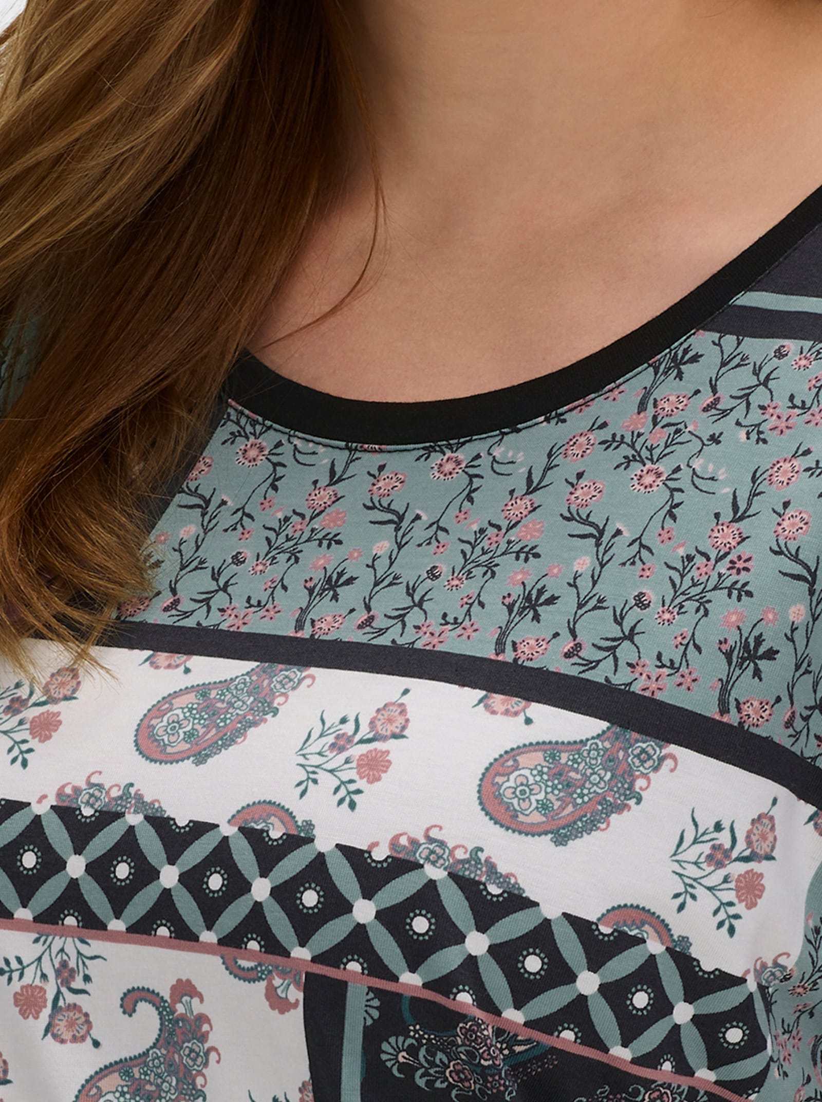 Langarmshirt im Patchwork-Dessin - wintertürkis-bedruckt