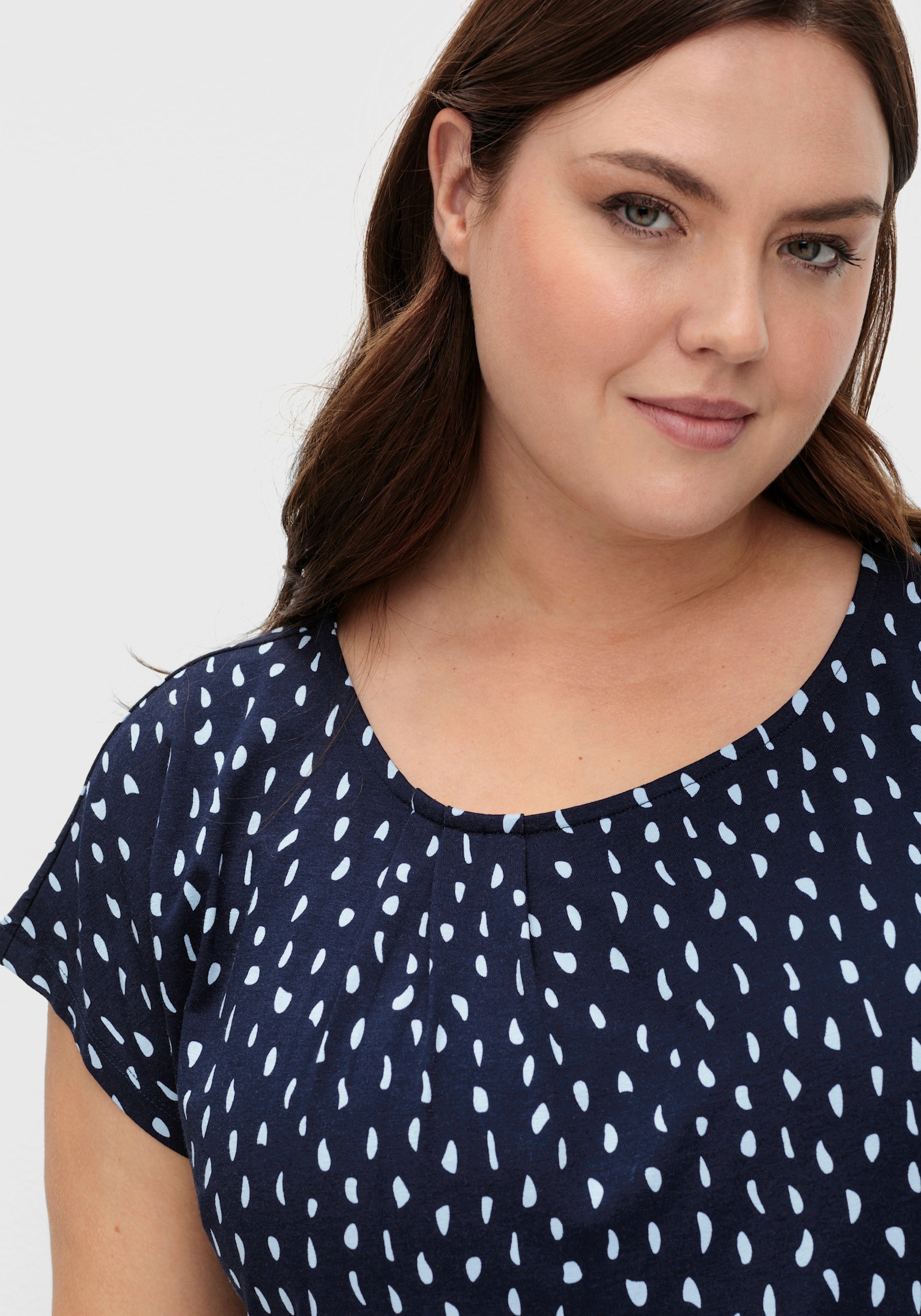 sheego Kurzarmshirt mit grafischem Minimalprint - tiefblau-gemustert