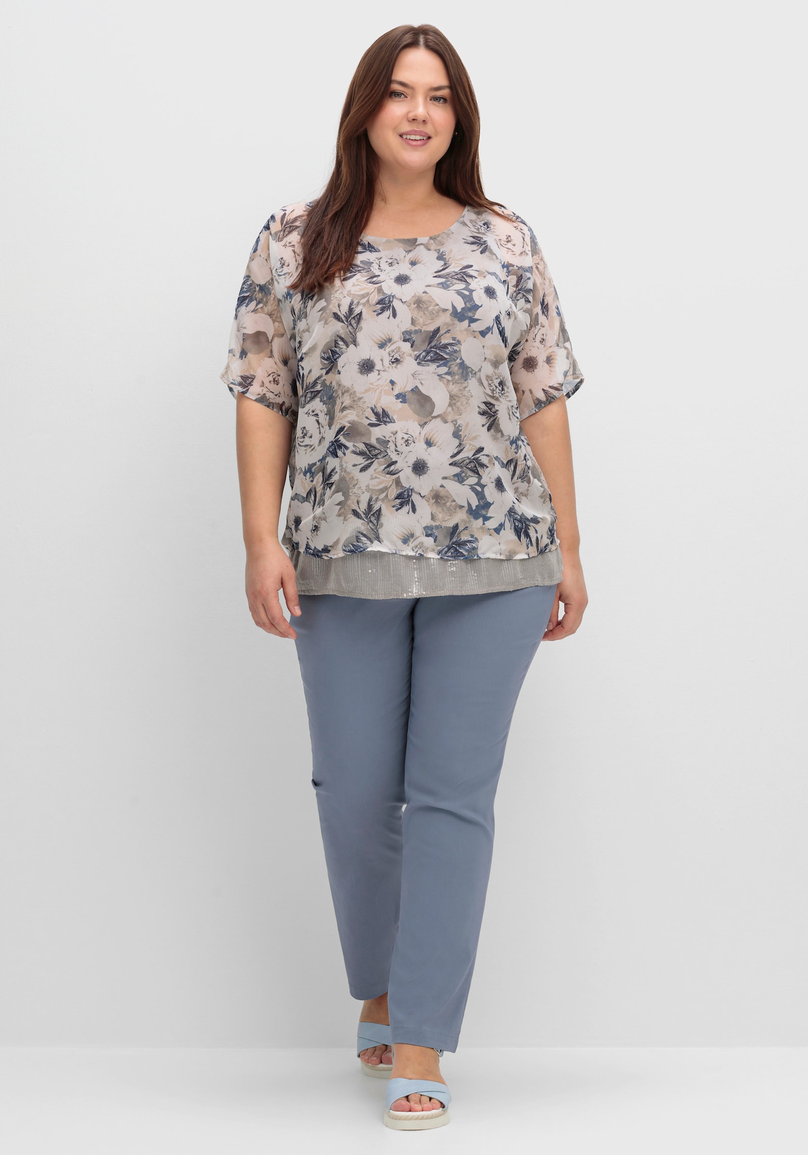 Kurzarm-Bluse im Lagen-Look, geblümt - hellgrau-jeansblau-bedruckt