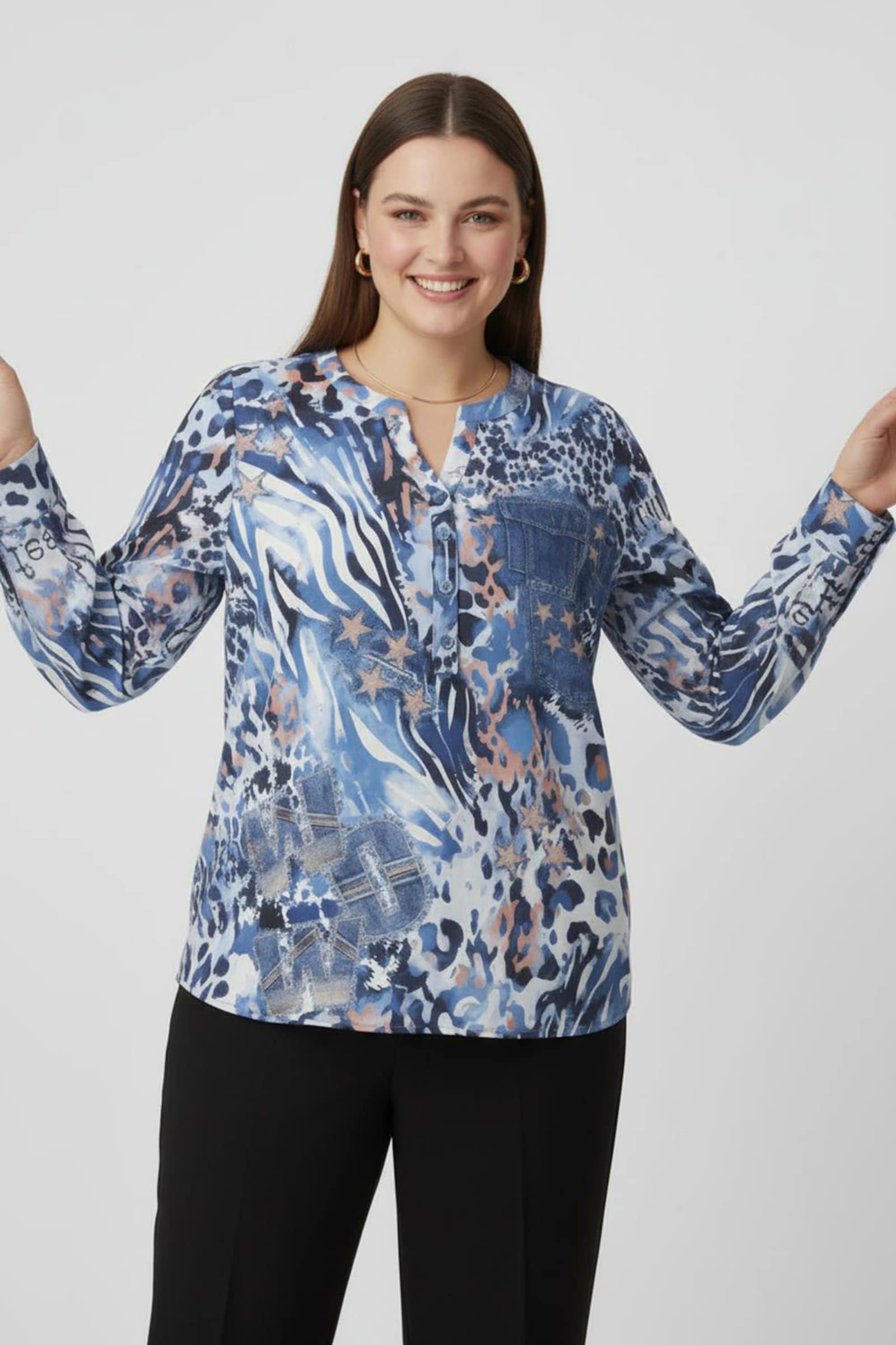 Druckbluse im Mustermix - ecru-mittelblau-bedruckt