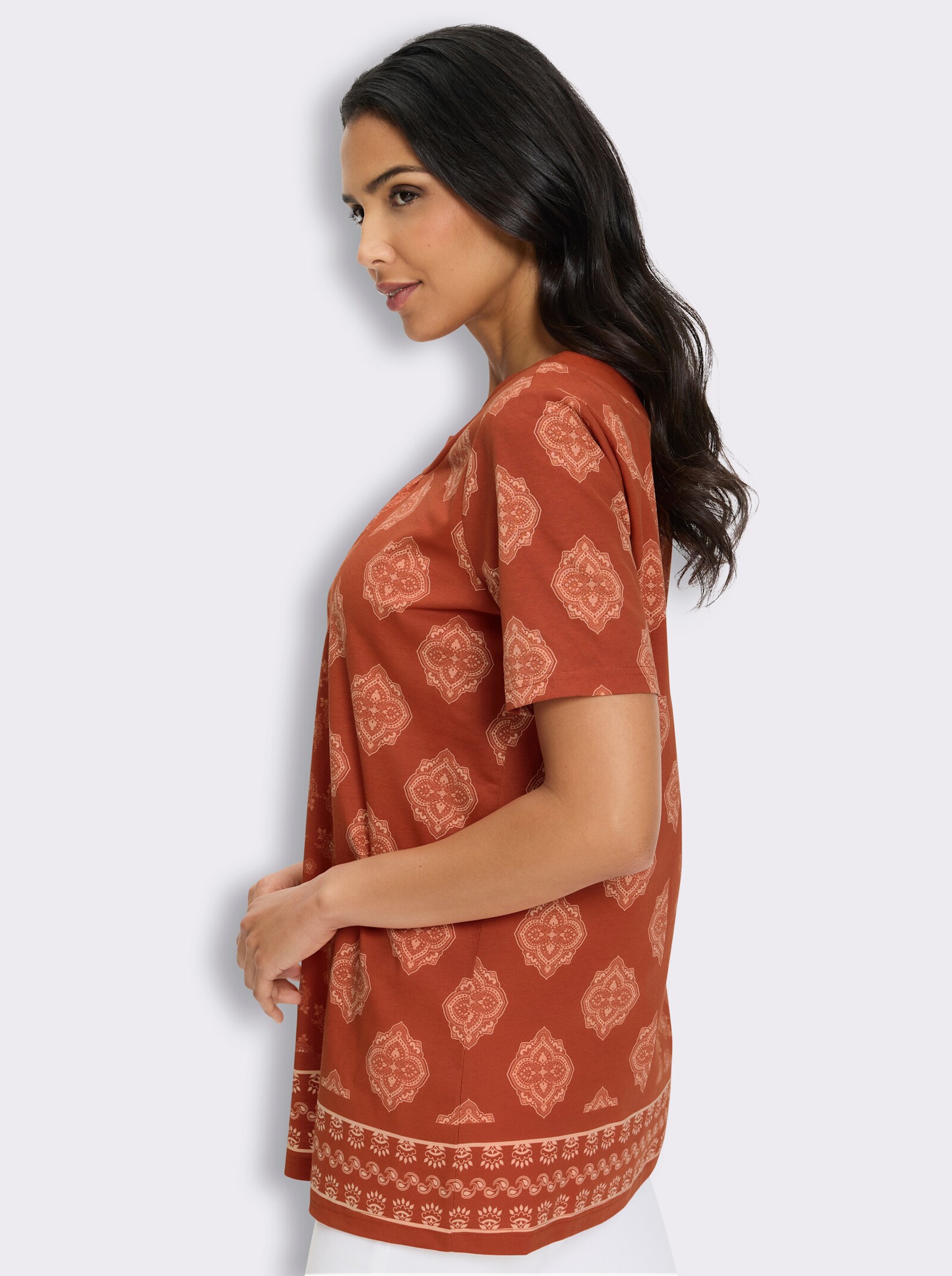 Longshirt mit gekräuseltem Rundhals-Ausschnitt - rostrot-apricot-bedruckt