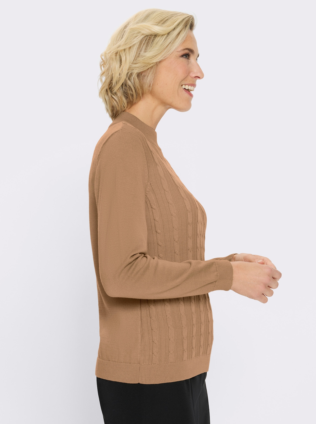 Pullover met opstaande kraag en kabelpatroon - camel