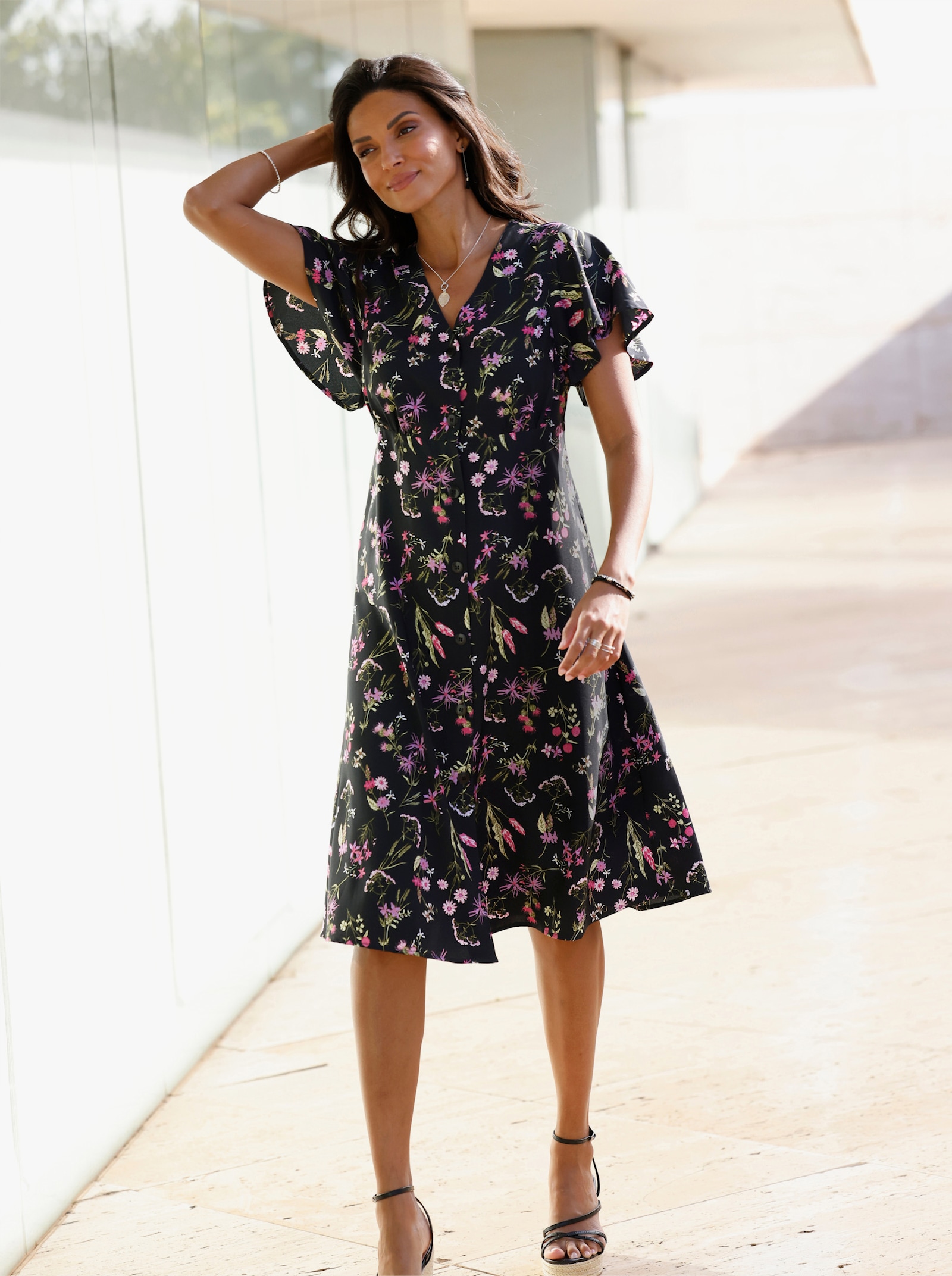 Druckkleid mit Flügel-Ärmeln - schwarz-altrosa-bedruckt