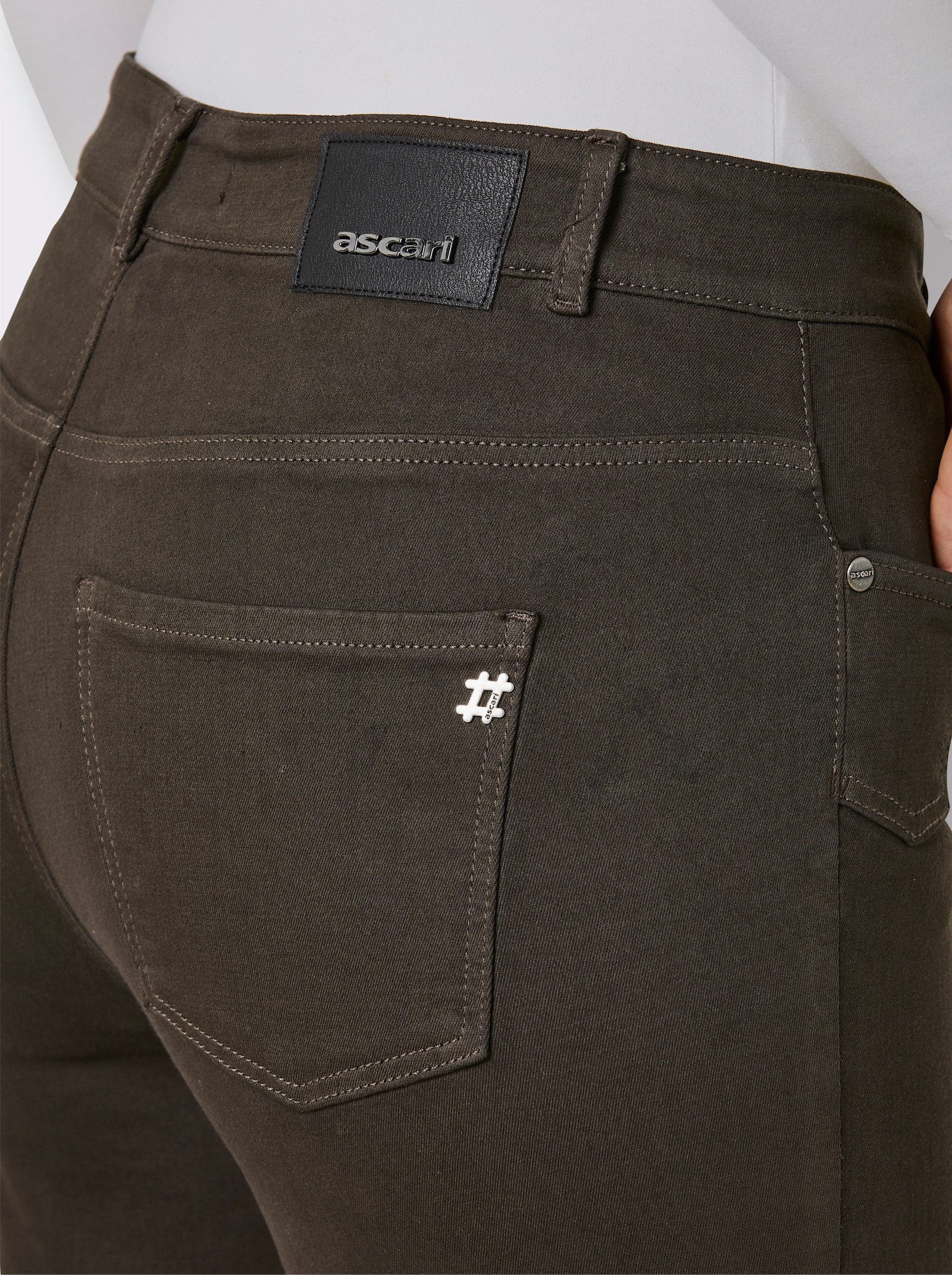 Ascari Stretch-Jeans mit weitem Bein - schoko