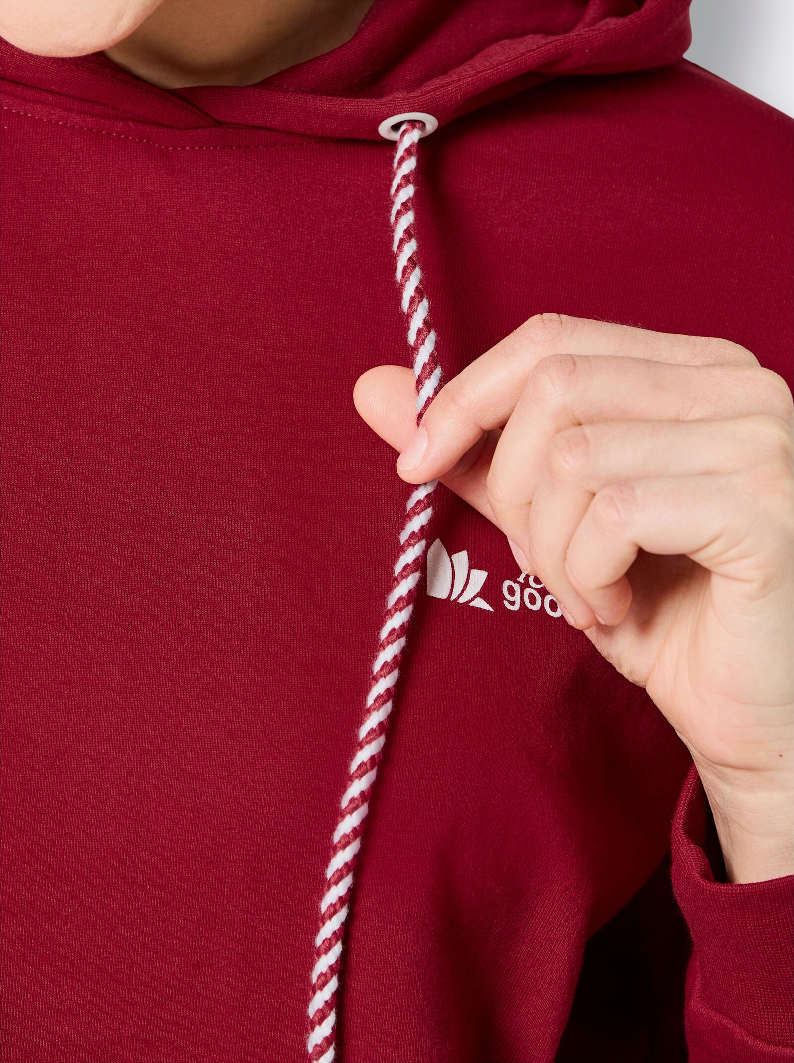 Sweatshirt mit überschnittenen Schultern - kirsche-weiß