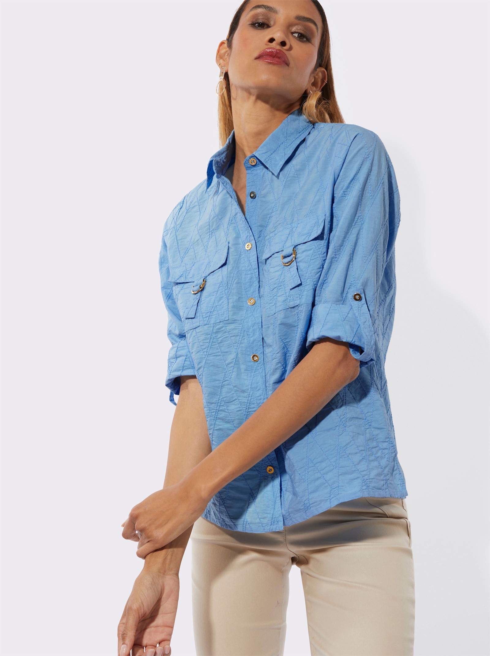 Baumwollbluse mit Lochstickerei - himmelblau