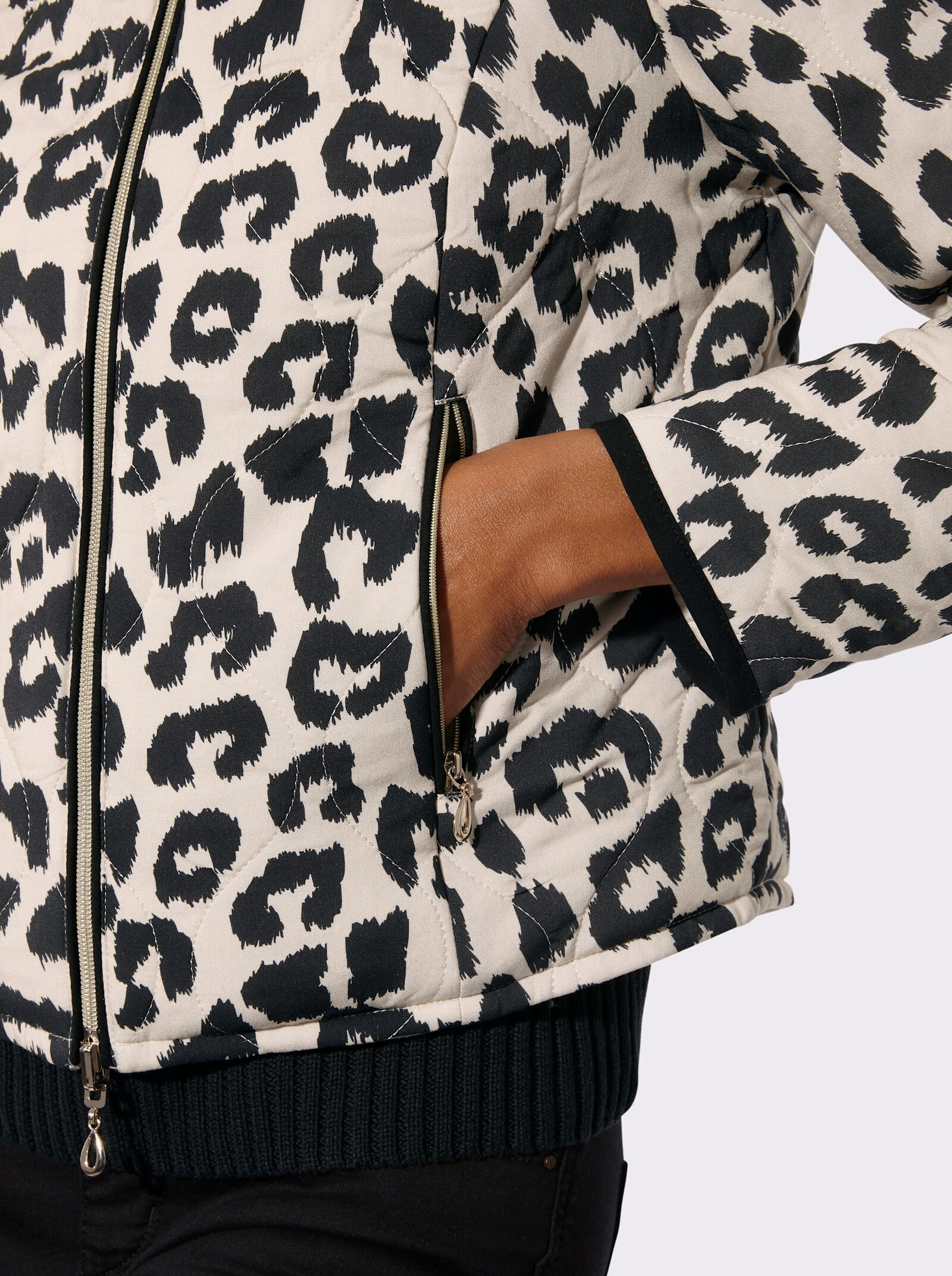 Wendejacke in modischer Blouson-Form - sand-schwarz-bedruckt