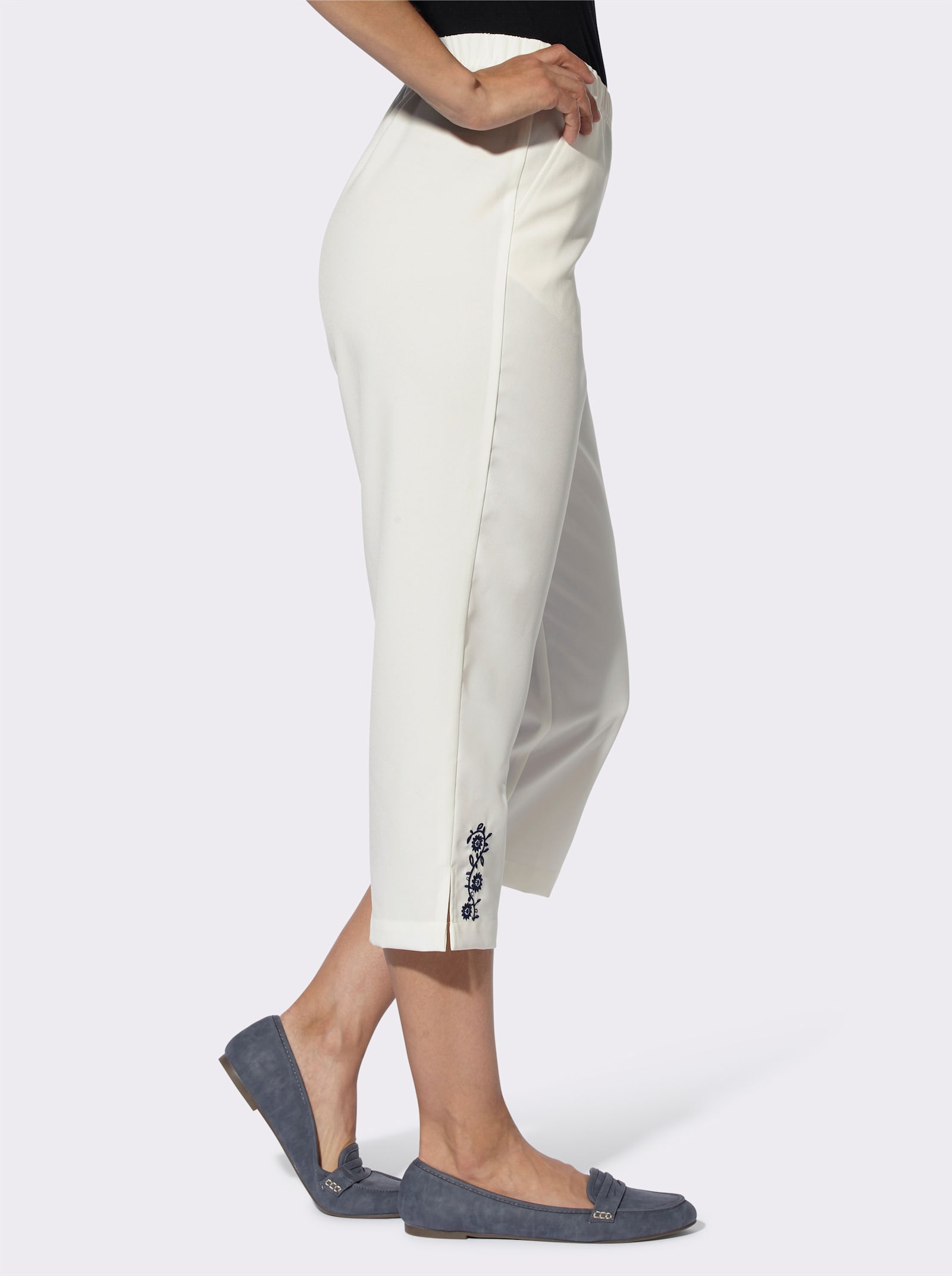 Caprihose mit Blumenstickerei am Beinabschluss - ecru