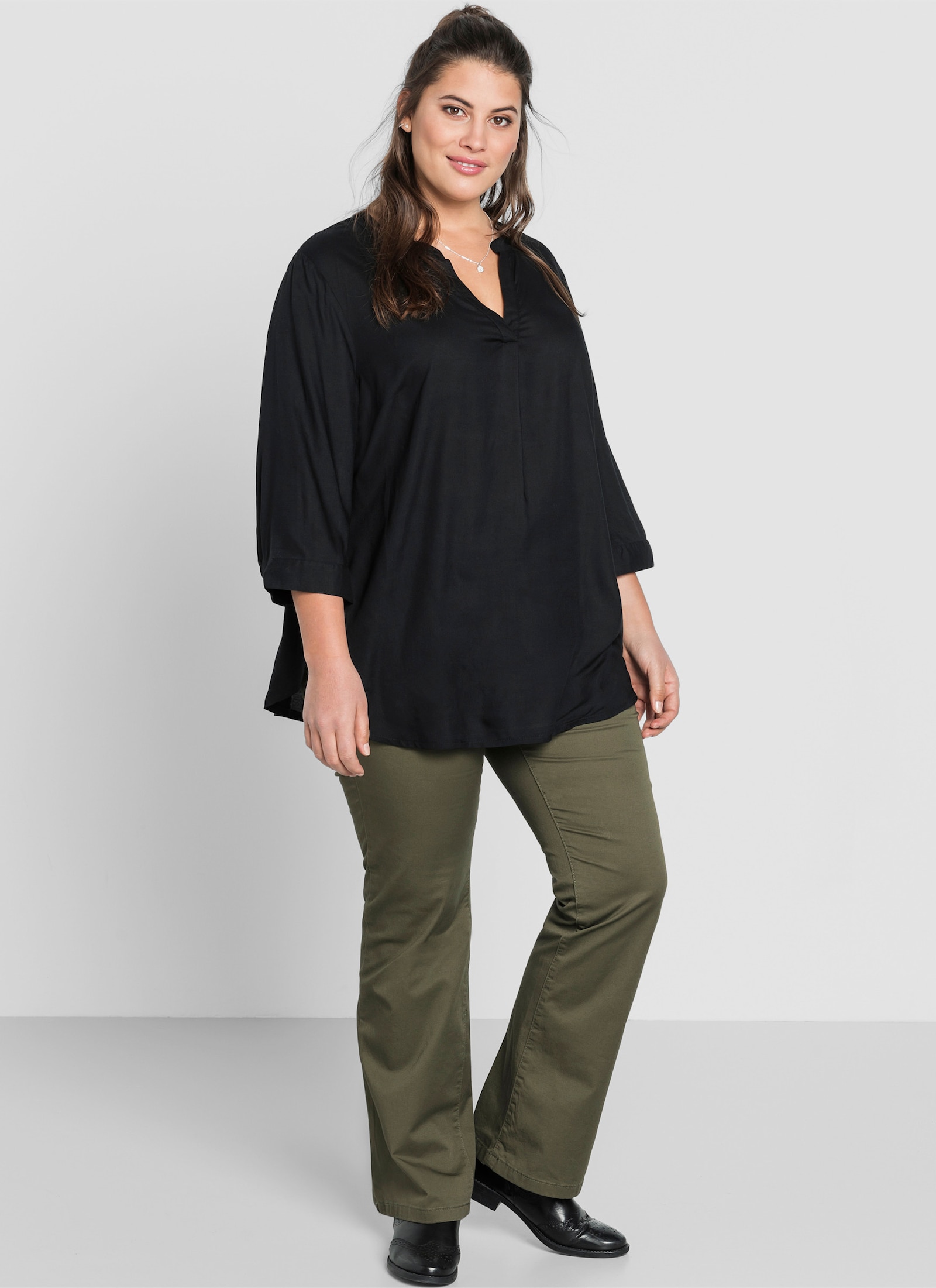 sheego Tunika mit dekorativer Falte - schwarz