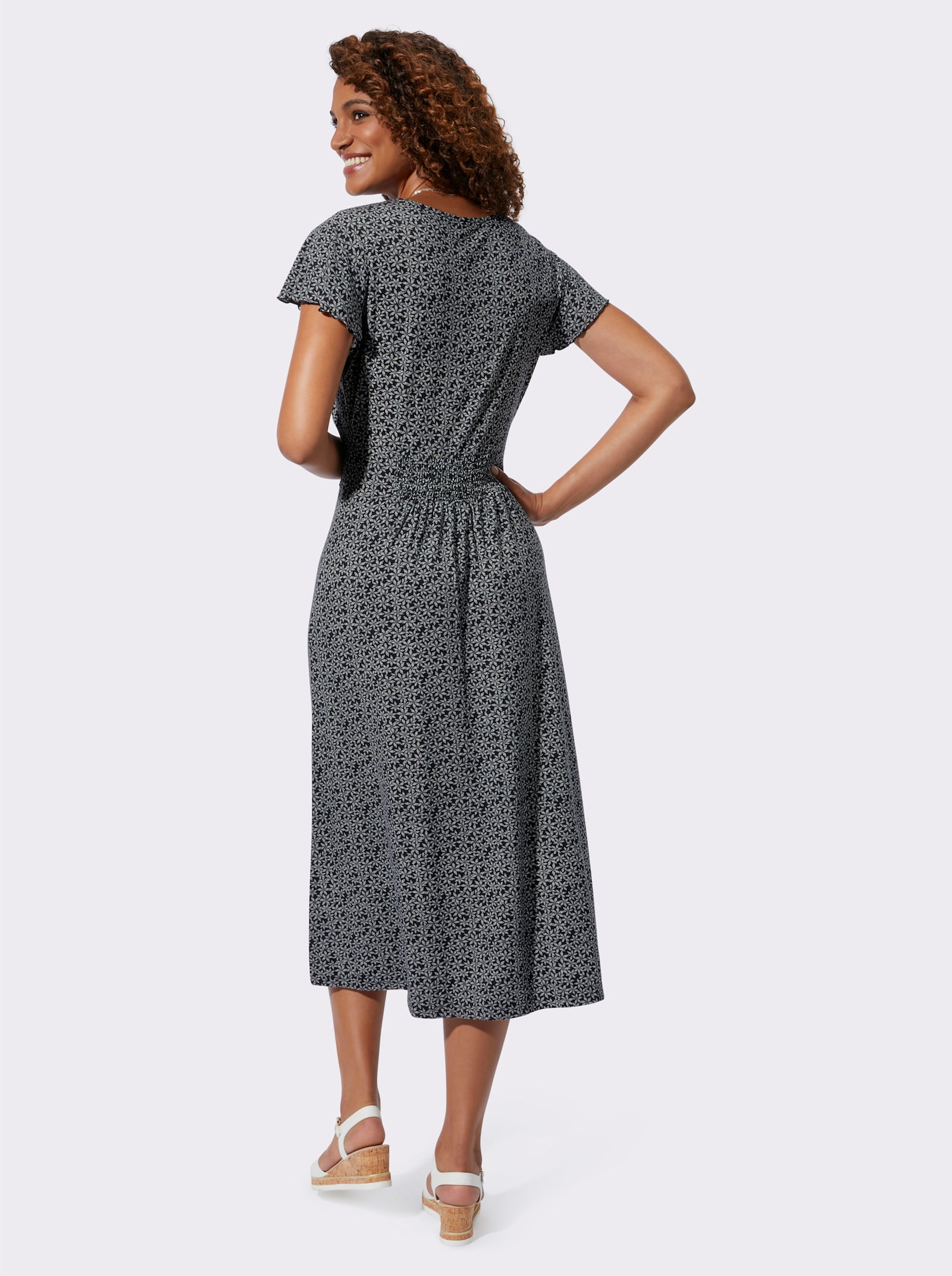 Jerseykleid mit Flügelärmeln und Smokpartie hinten - schwarz-weiß-bedruckt