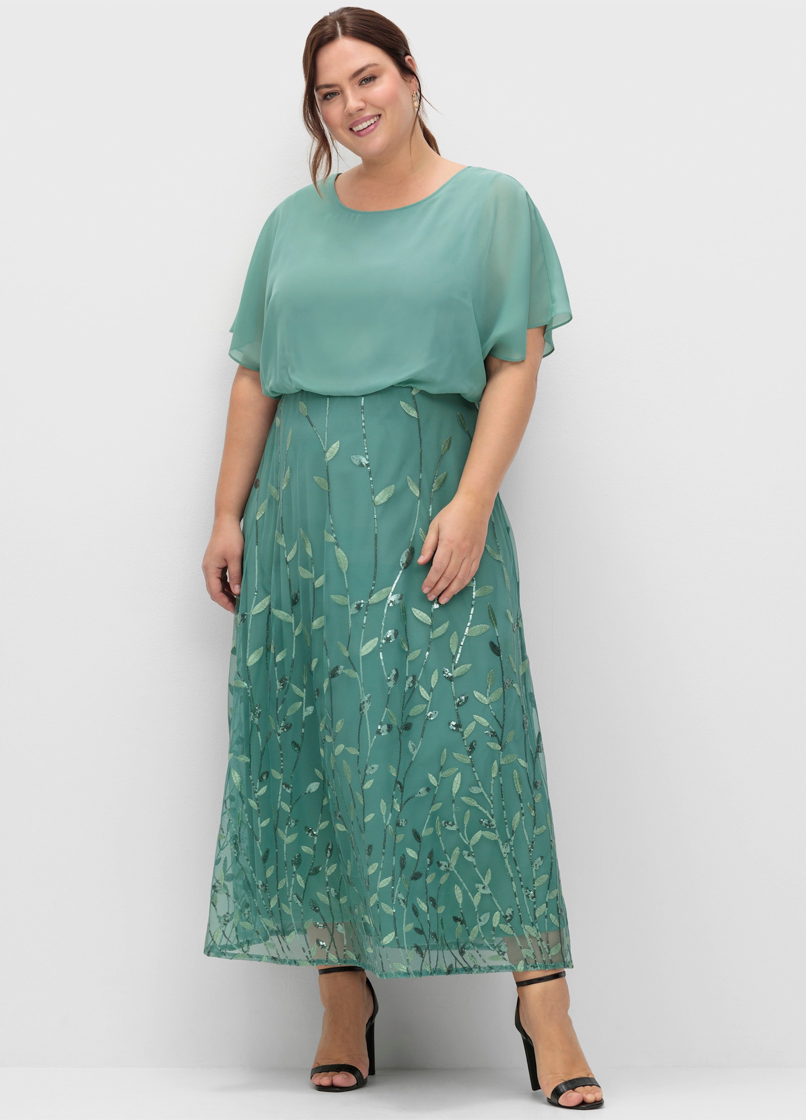 sheego Abendkleid aus Mesh, mit besticktem Rock - rauchgrün