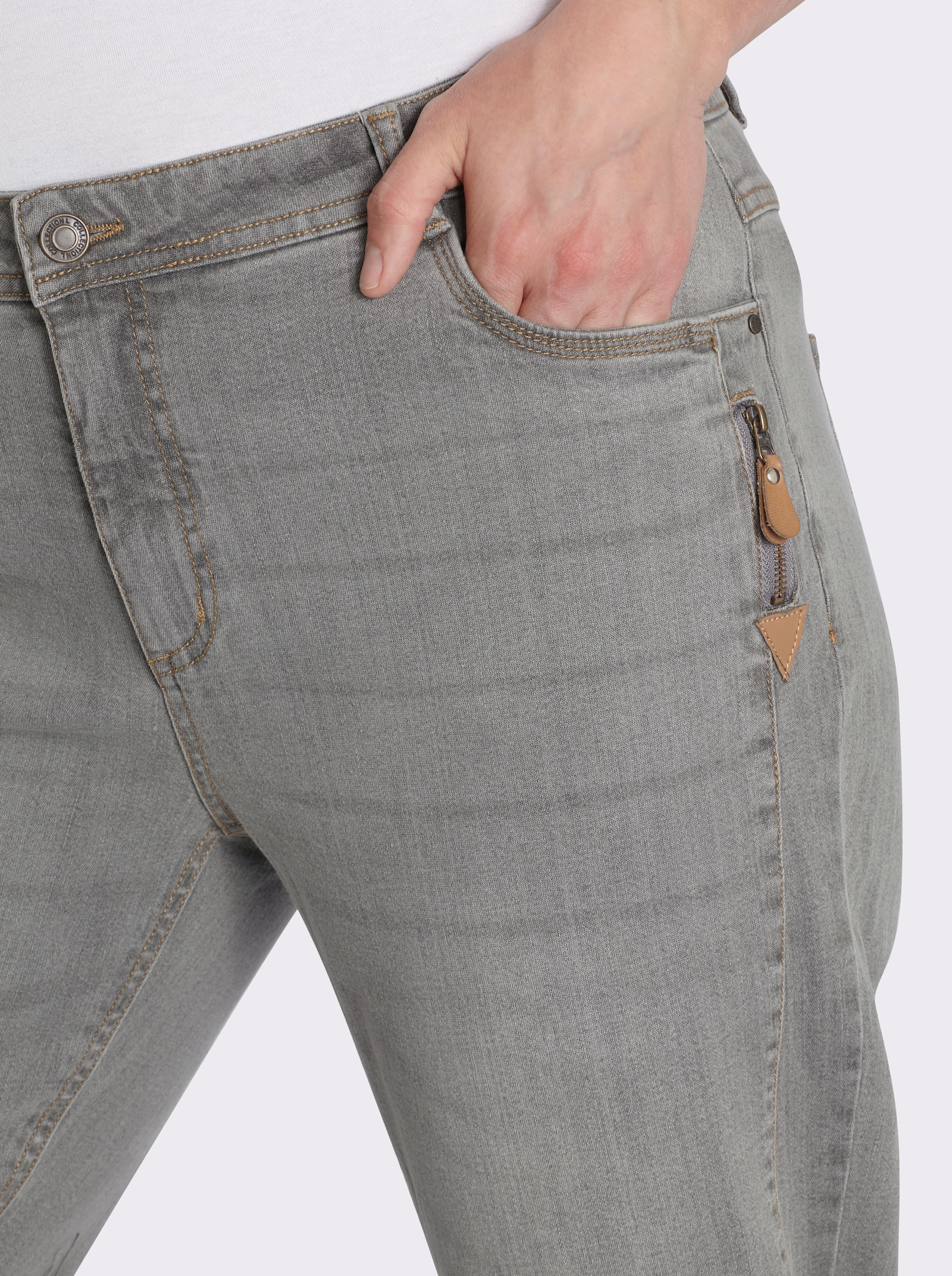 Jeans in modischer Waschung - light grey-denim
