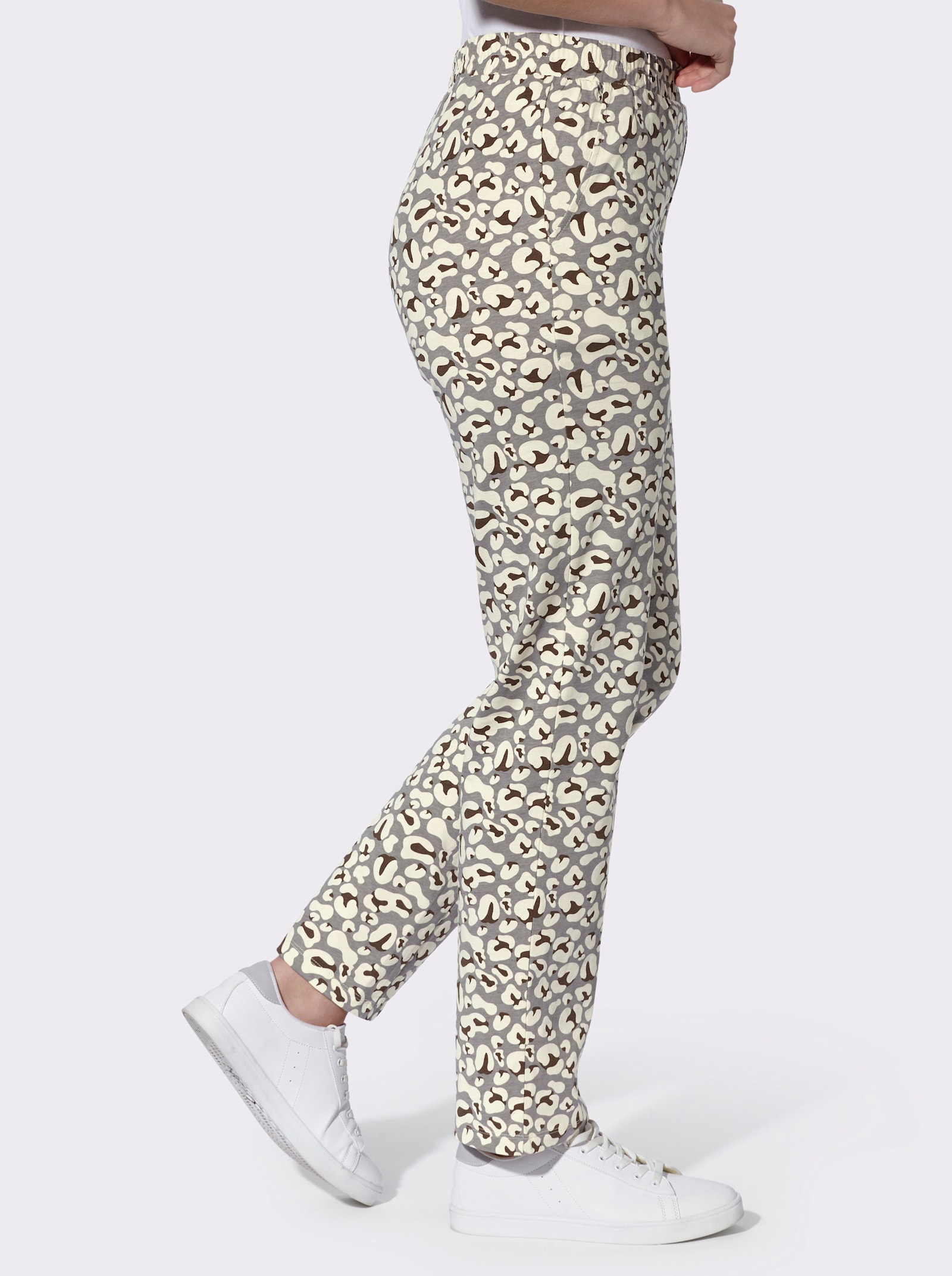 Freizeithose im Leo-Print - grau-bedruckt