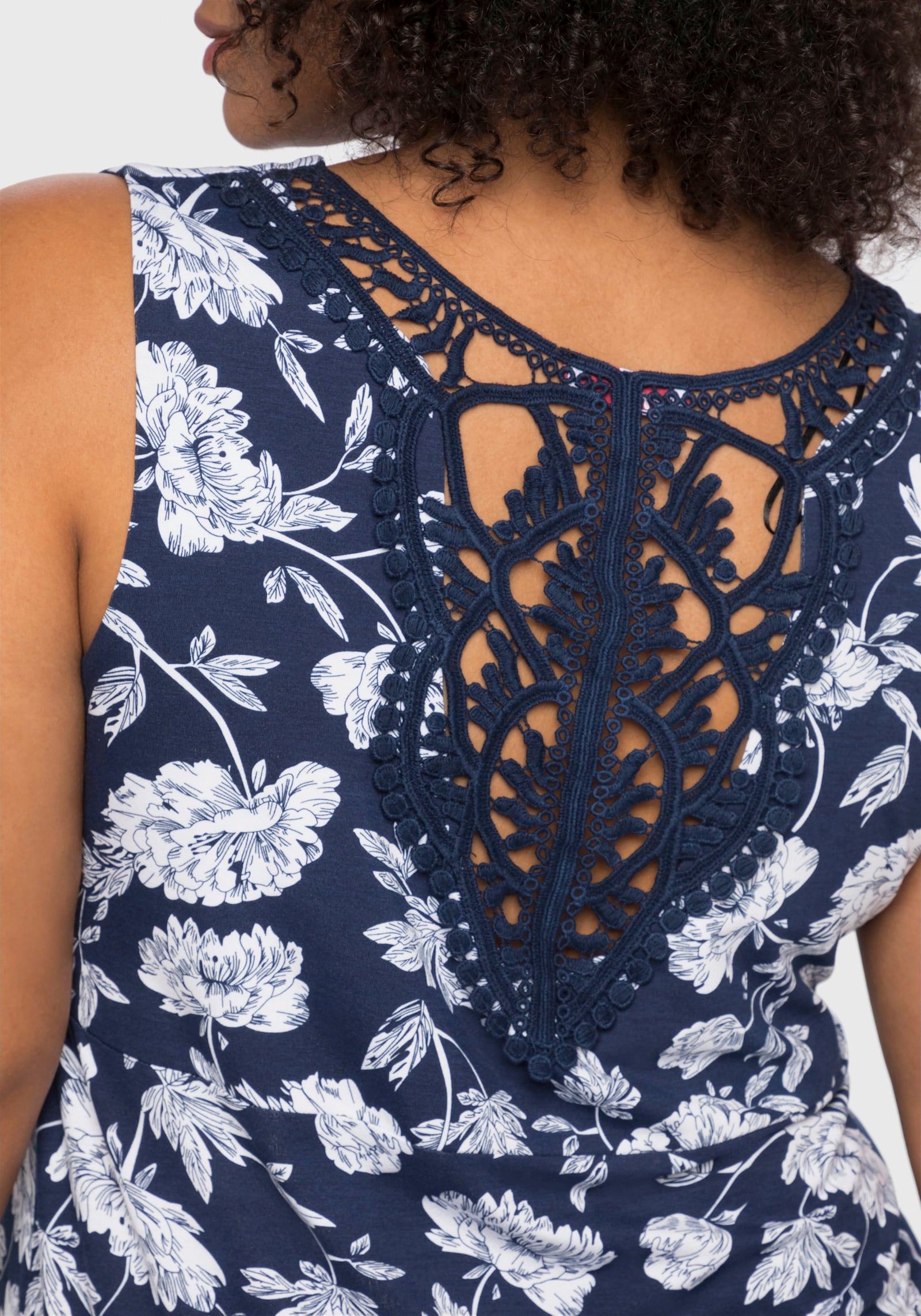 sheego by Joe Browns Longtop mit Spitze im Rücken - blau bedruckt